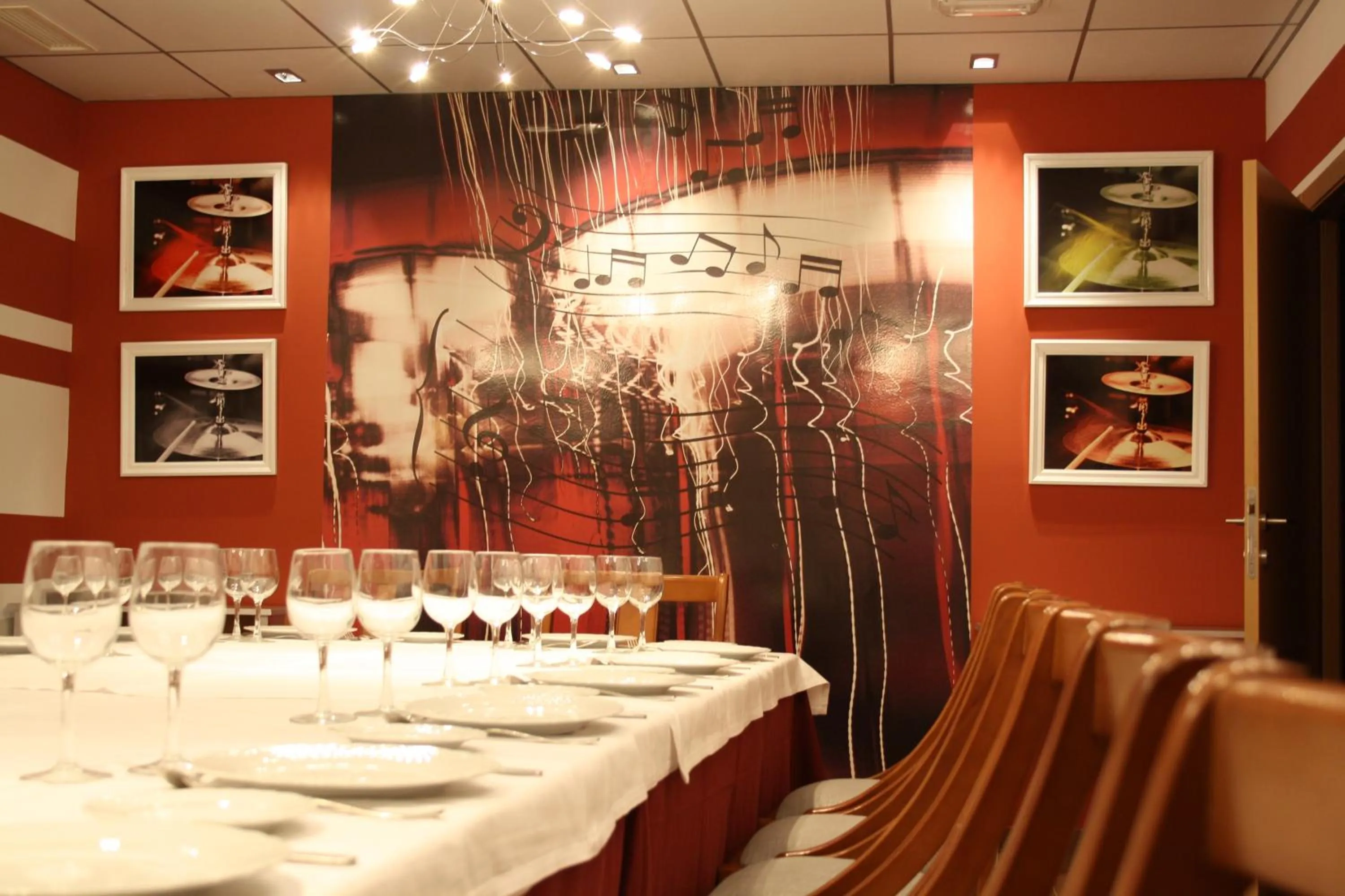 Restaurant/places to eat in Hotel Acosta Ciudad de la Música