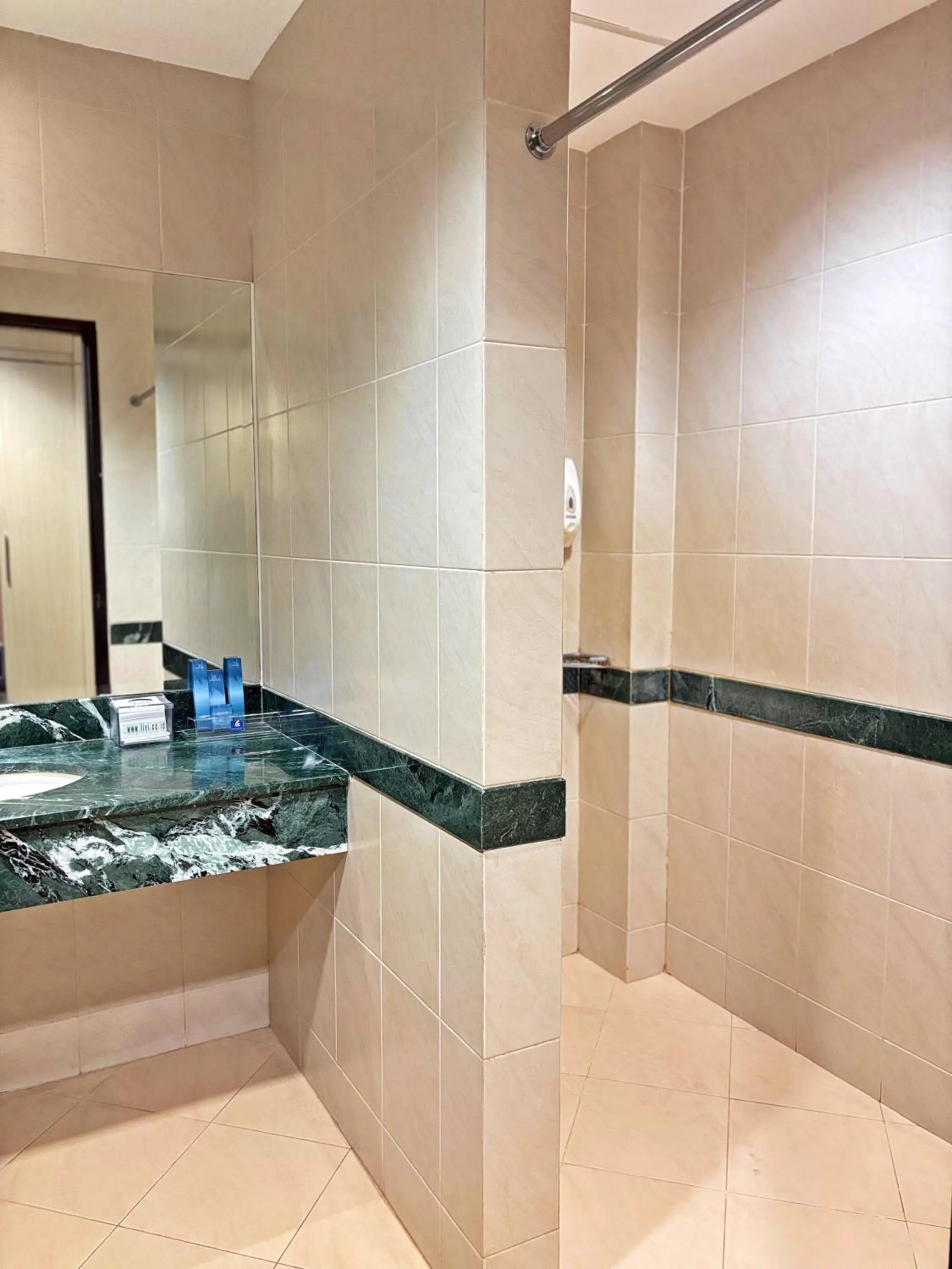 Bathroom in Grand Elite Hotel Pekanbaru