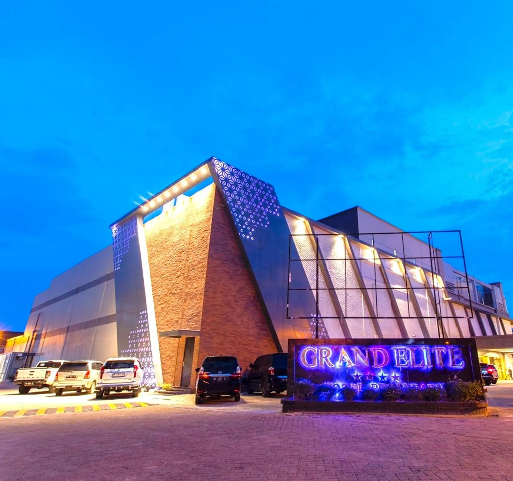 Property building in Grand Elite Hotel Pekanbaru