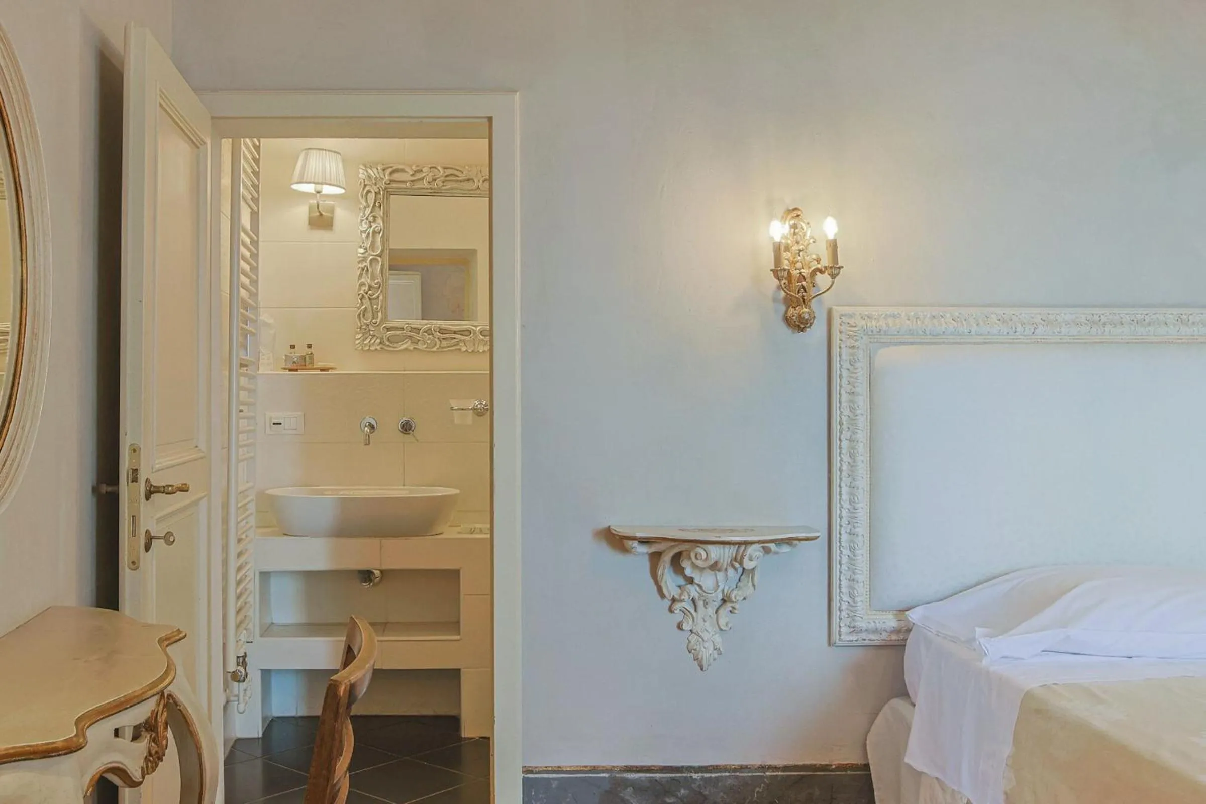 Photo of the whole room, Bed in Hotel Villa Sermolli