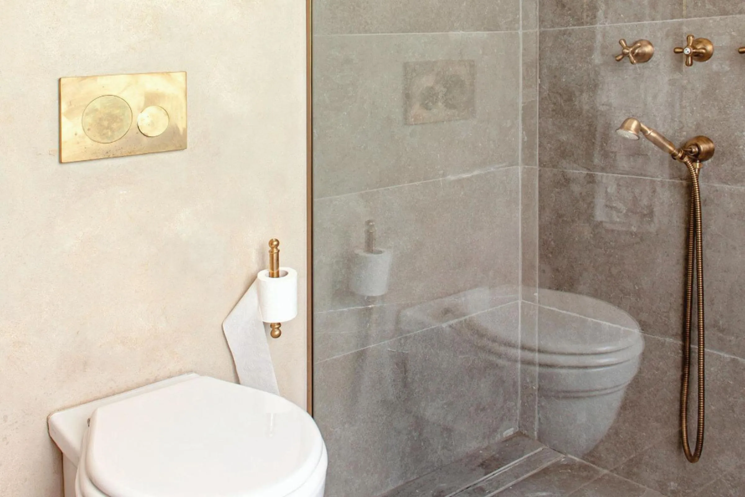 Bathroom in Hotel Villa Sermolli