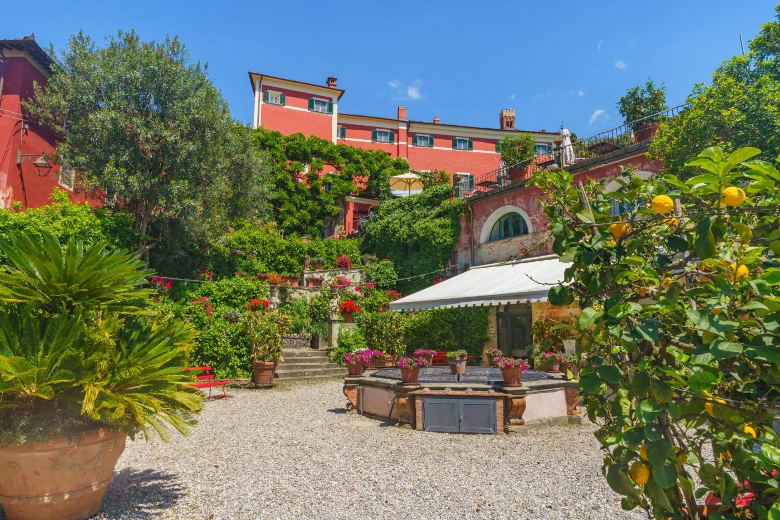 Property building in Hotel Villa Sermolli