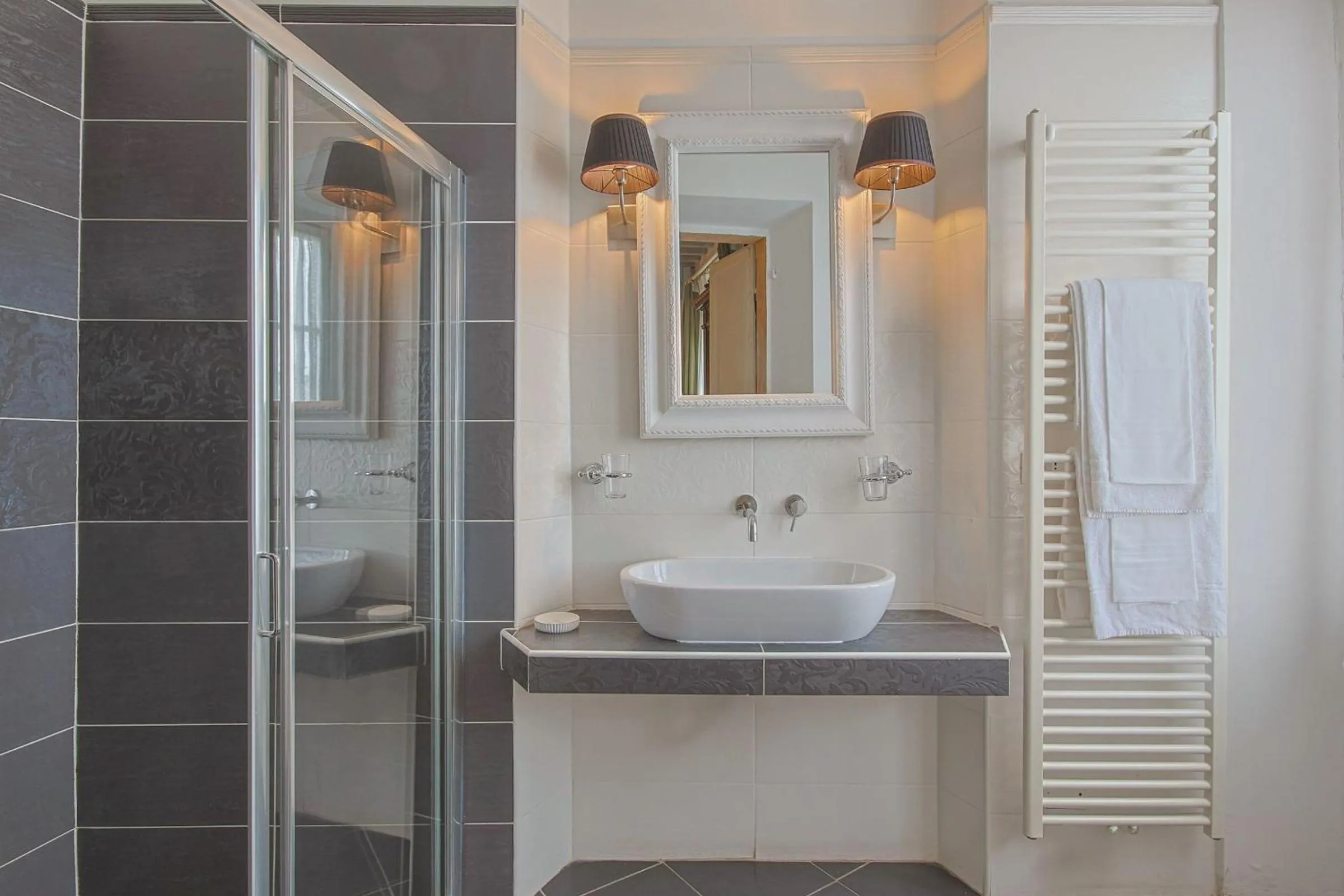 Bathroom in Hotel Villa Sermolli