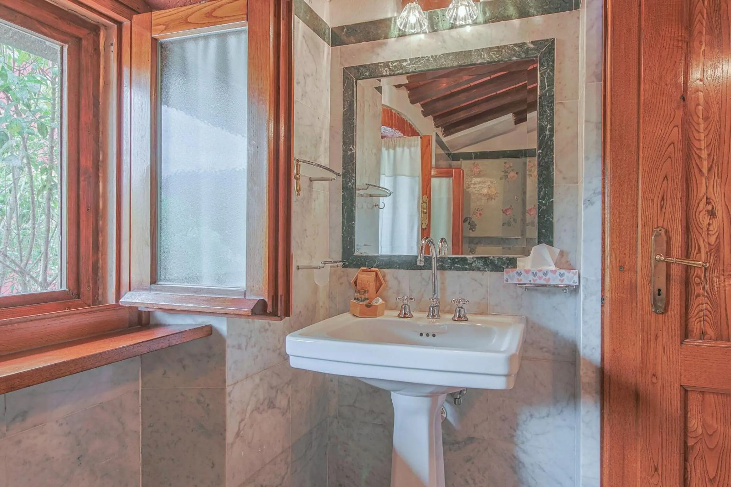 Bathroom in Hotel Villa Sermolli
