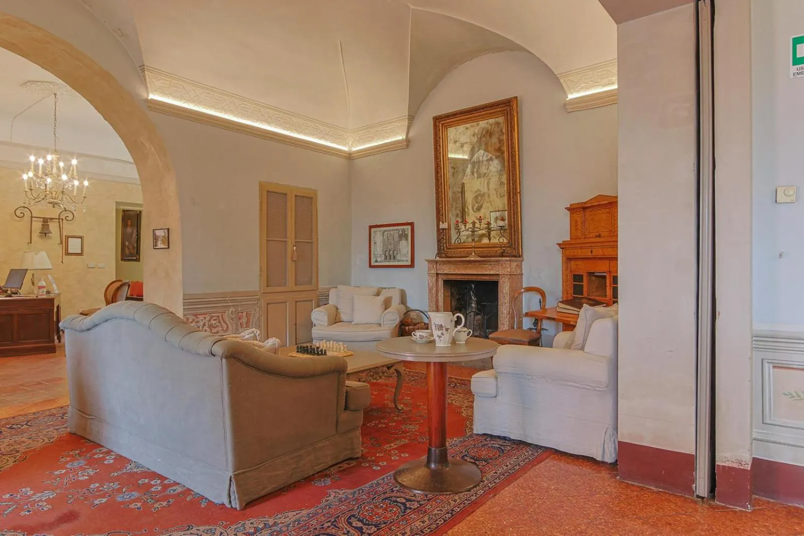 Seating area in Hotel Villa Sermolli