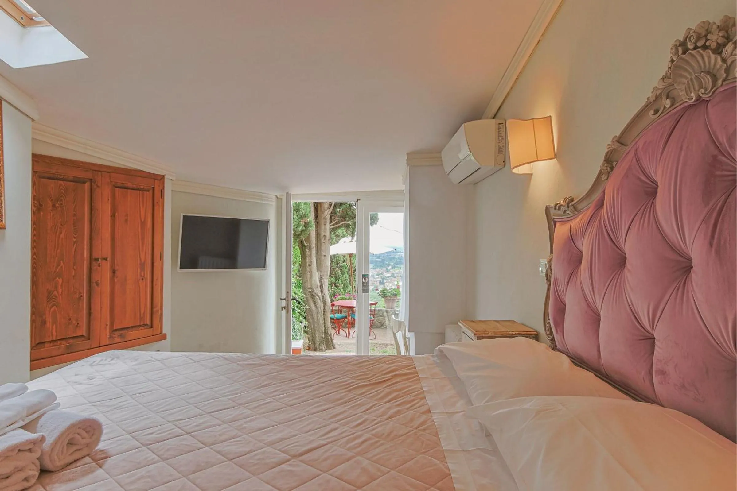 Photo of the whole room, Bed in Hotel Villa Sermolli