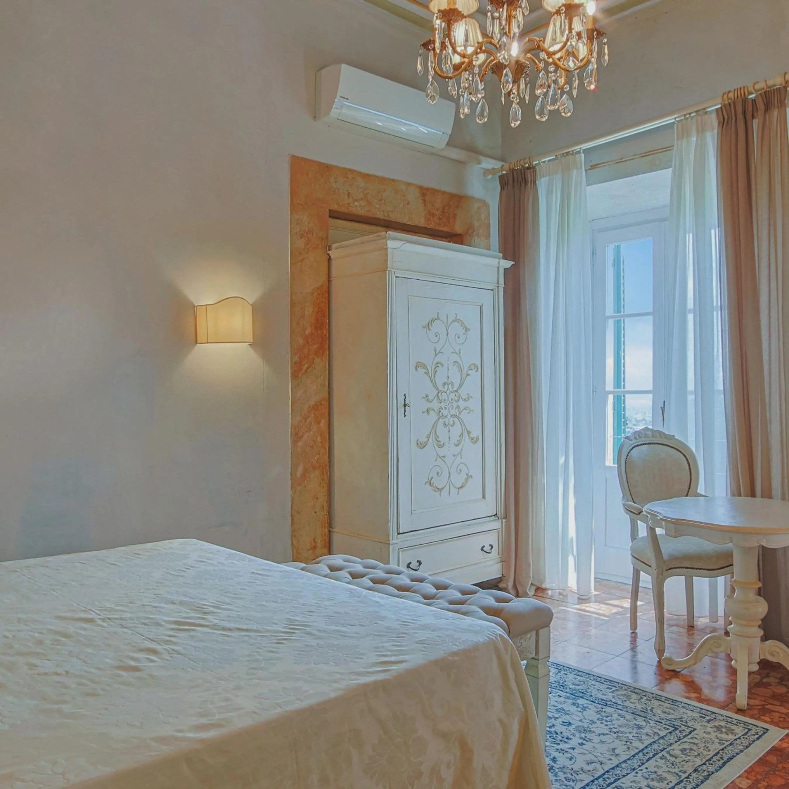 Bed in Hotel Villa Sermolli