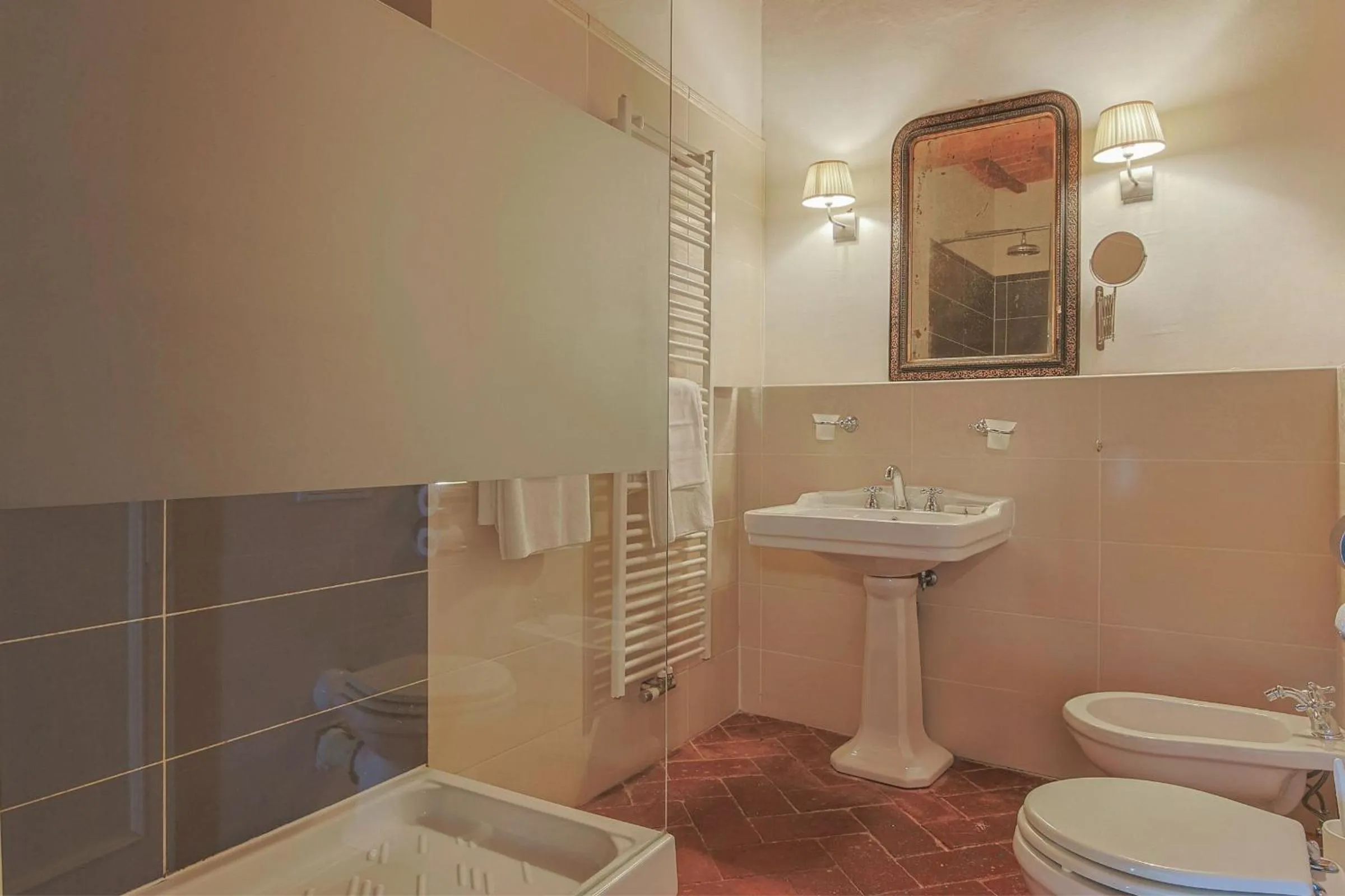 Bathroom in Hotel Villa Sermolli
