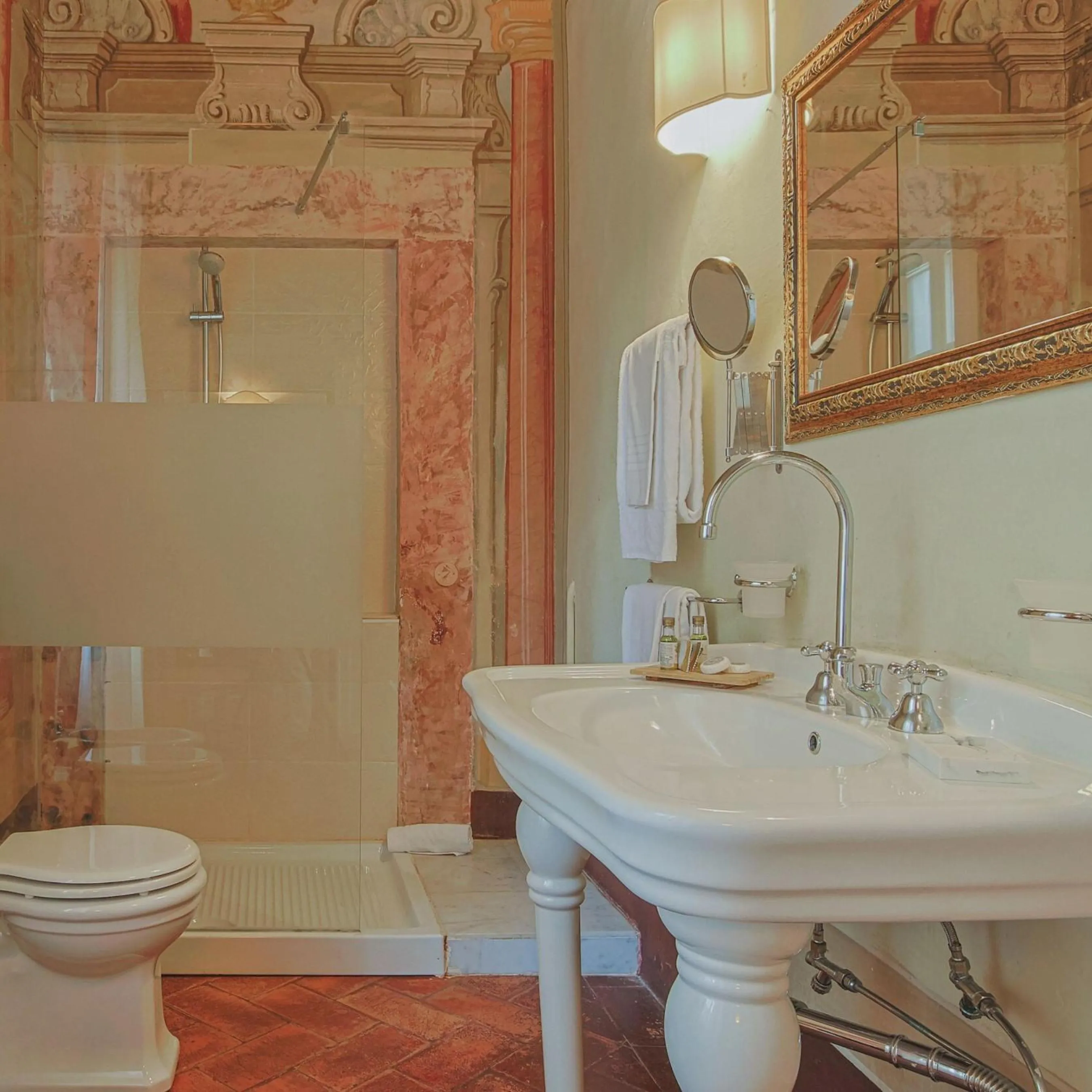 Shower in Hotel Villa Sermolli