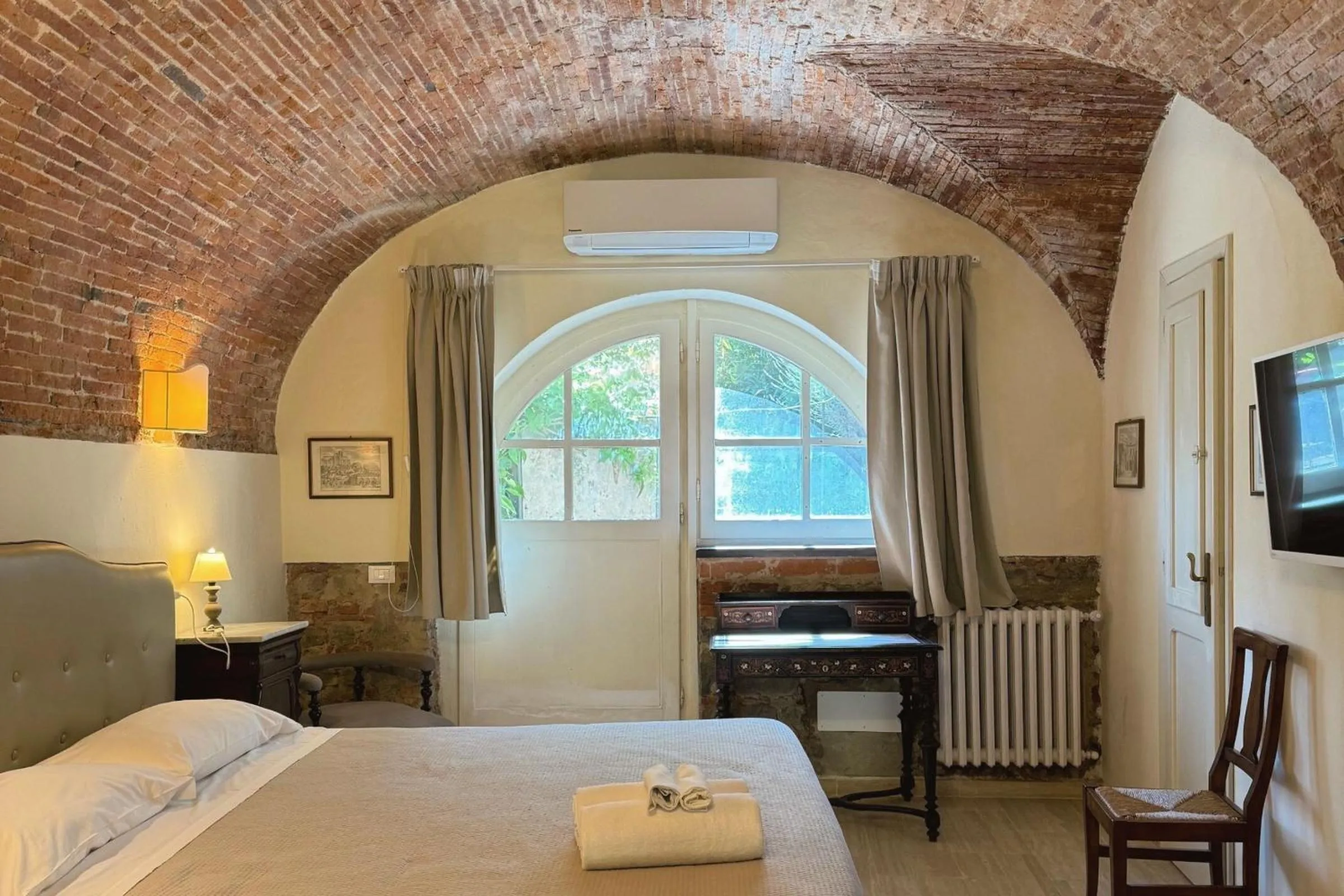 Photo of the whole room, Bed in Hotel Villa Sermolli