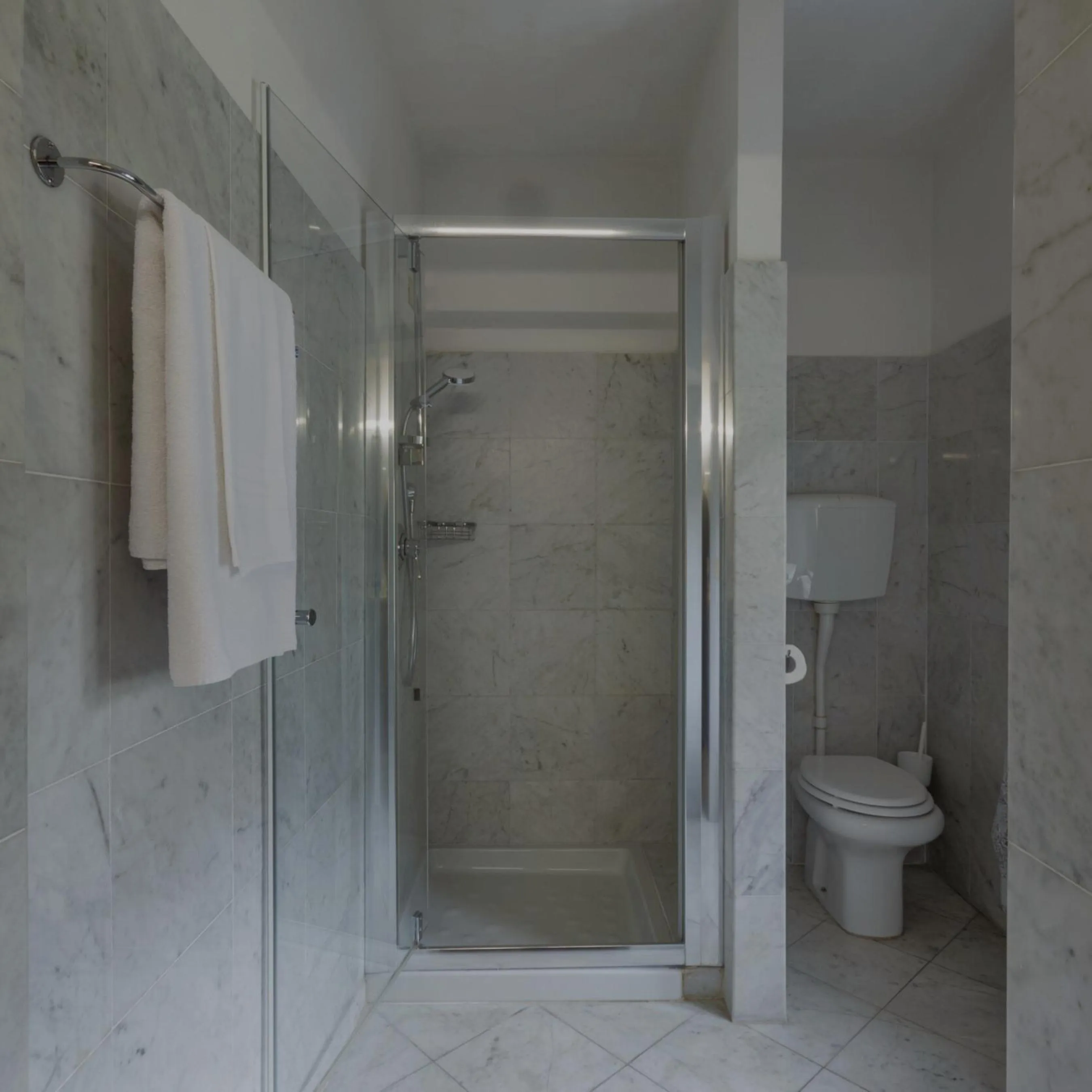 Bathroom in Hotel Villa Sermolli