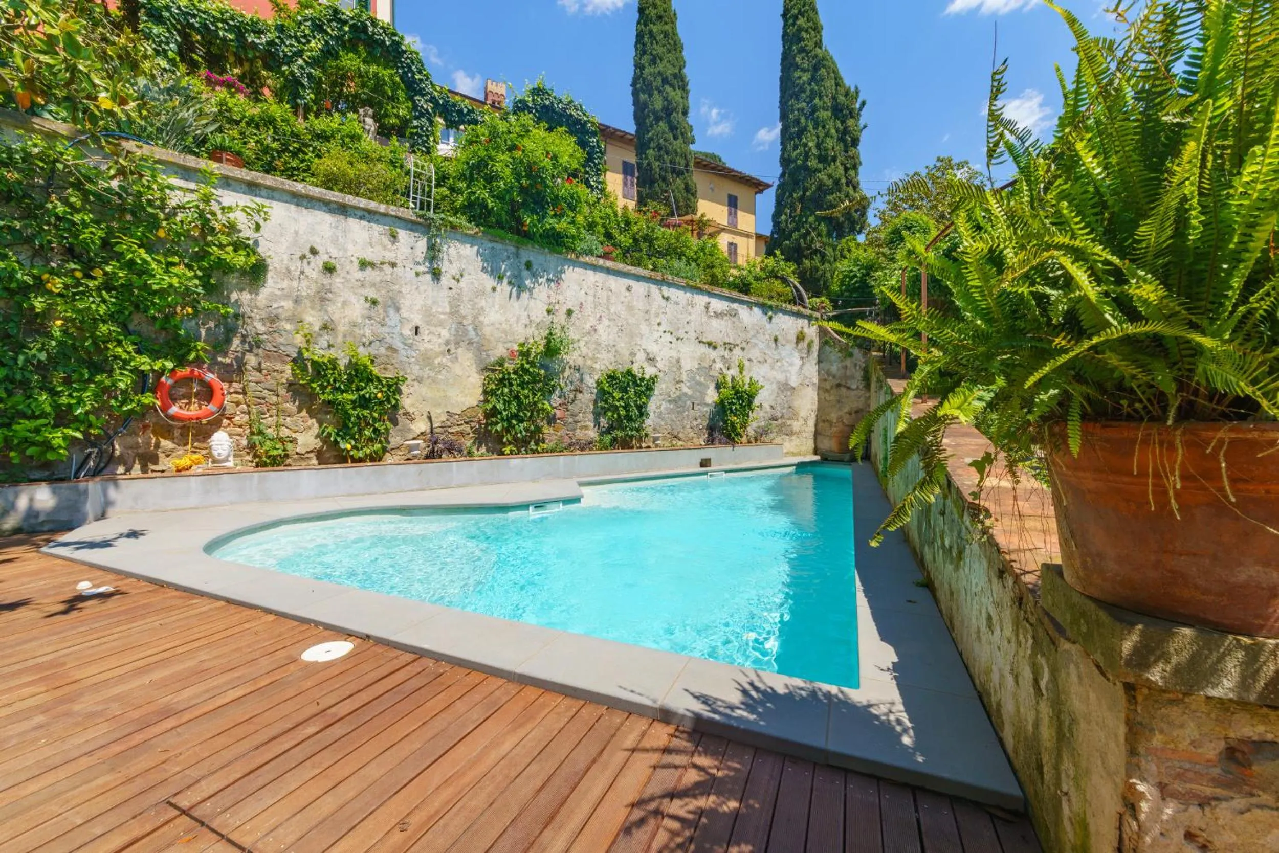 Swimming pool in Hotel Villa Sermolli