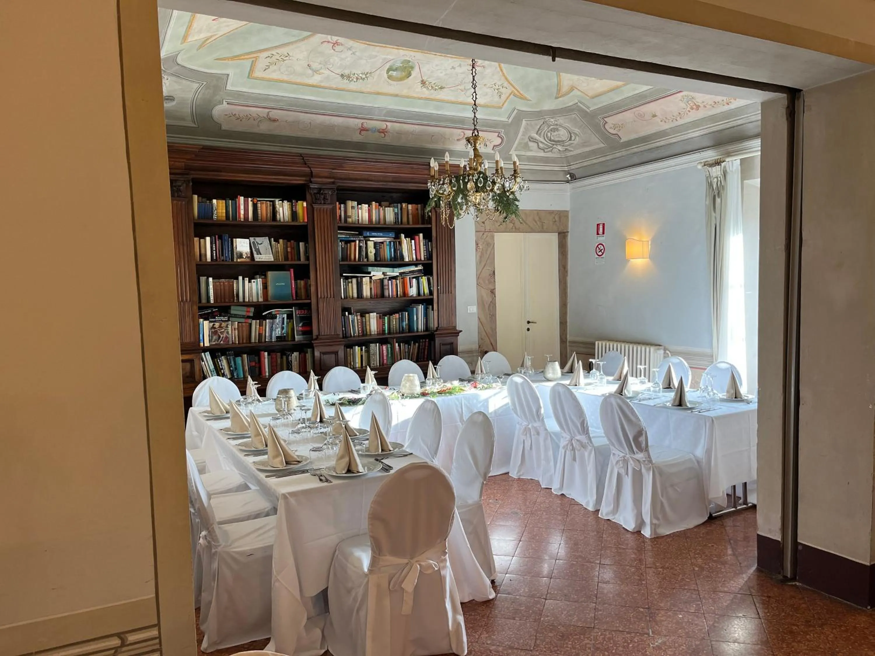 Restaurant/places to eat in Hotel Villa Sermolli