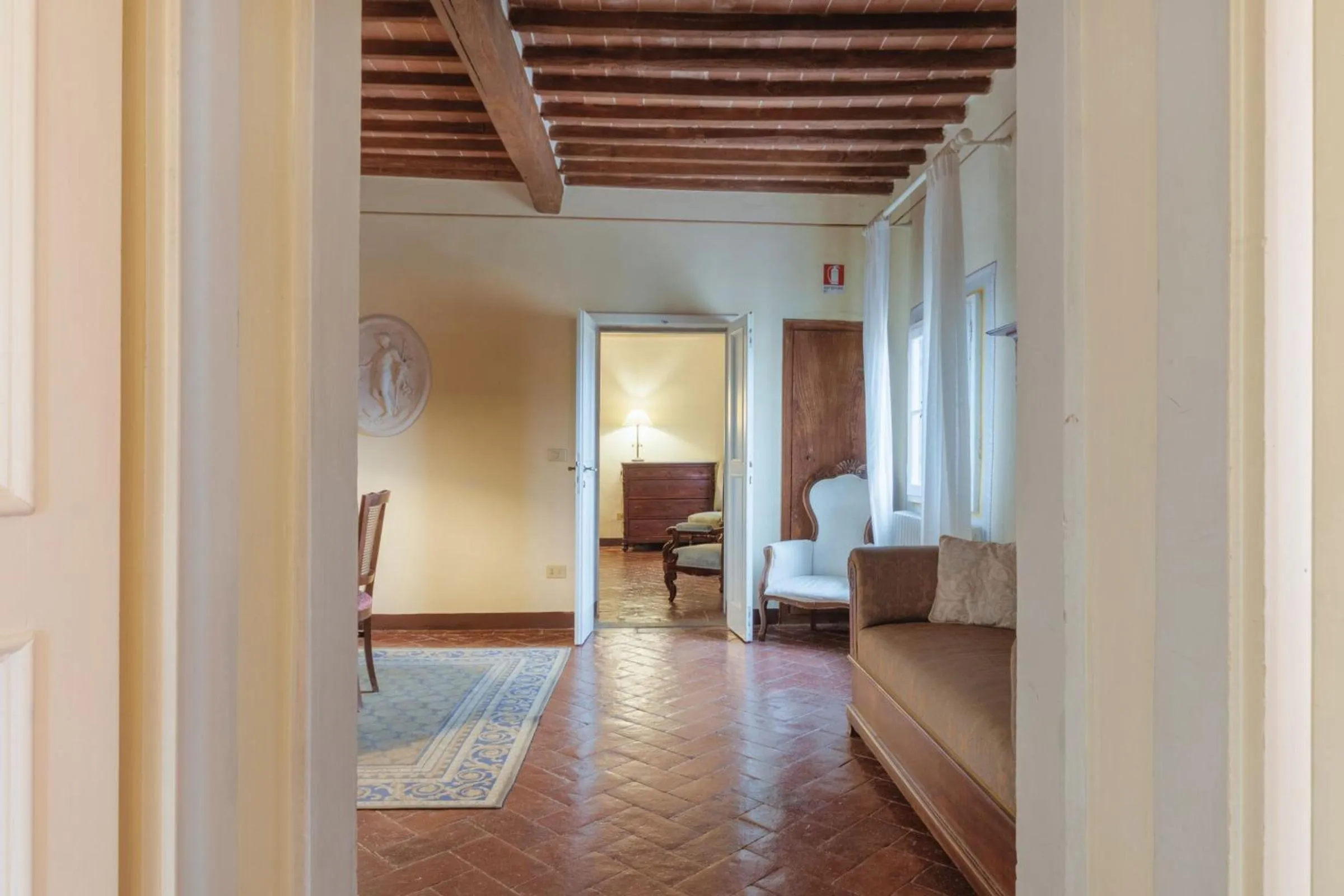 Seating area, Bed in Hotel Villa Sermolli