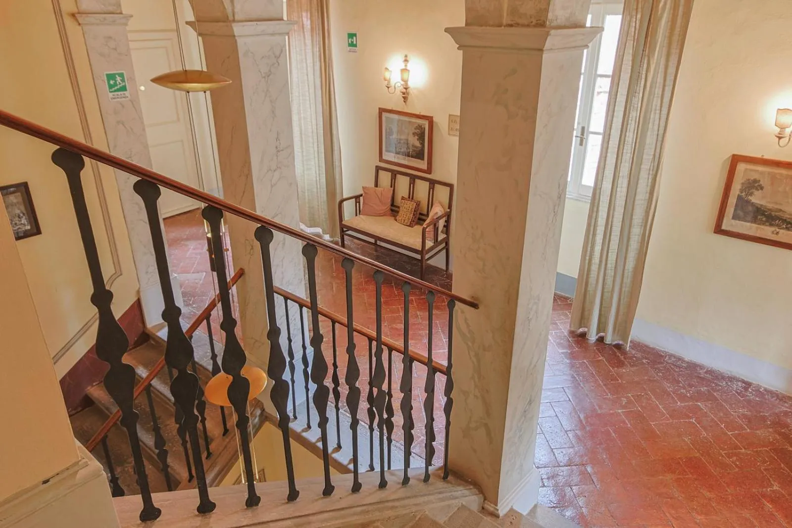 Decorative detail in Hotel Villa Sermolli