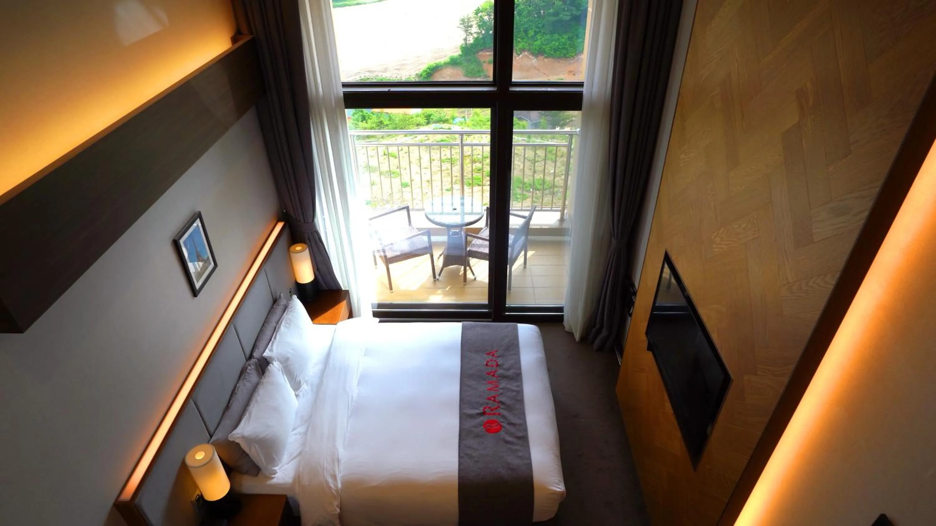 Photo of the whole room, Bed in Ramada Hotel & Suite by Wyndham Gangwon Pyeongchang
