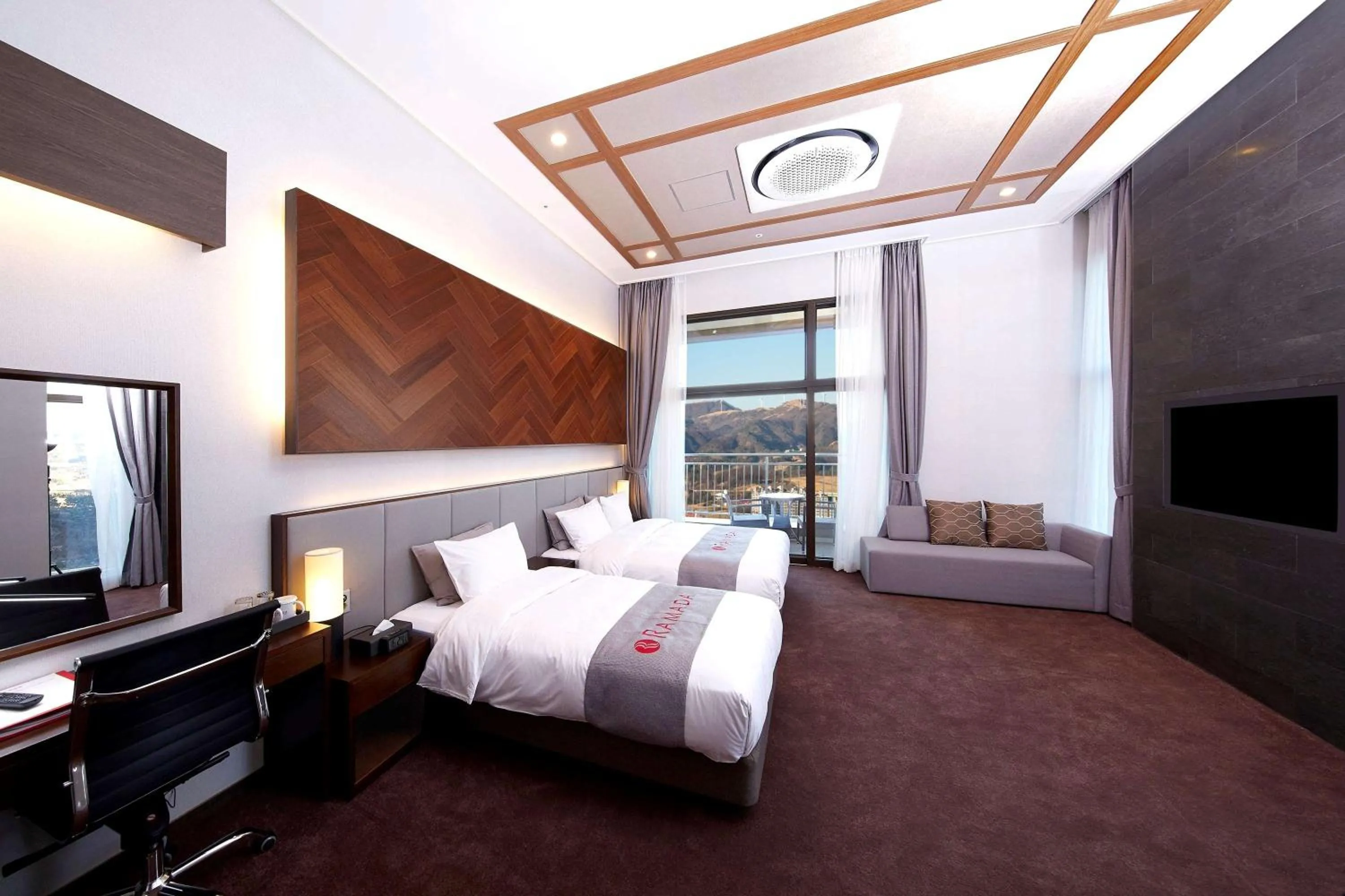 Photo of the whole room, Bed in Ramada Hotel & Suite by Wyndham Gangwon Pyeongchang