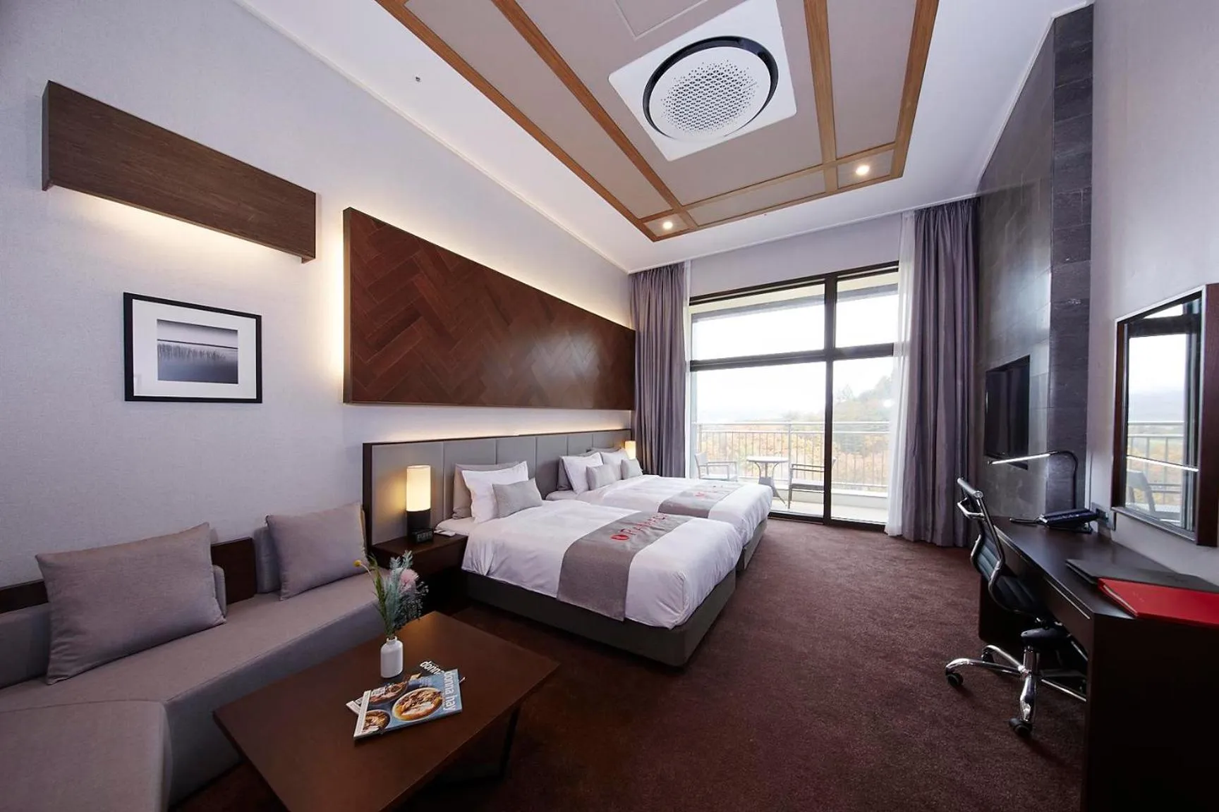 Photo of the whole room, Bed in Ramada Hotel & Suite by Wyndham Gangwon Pyeongchang