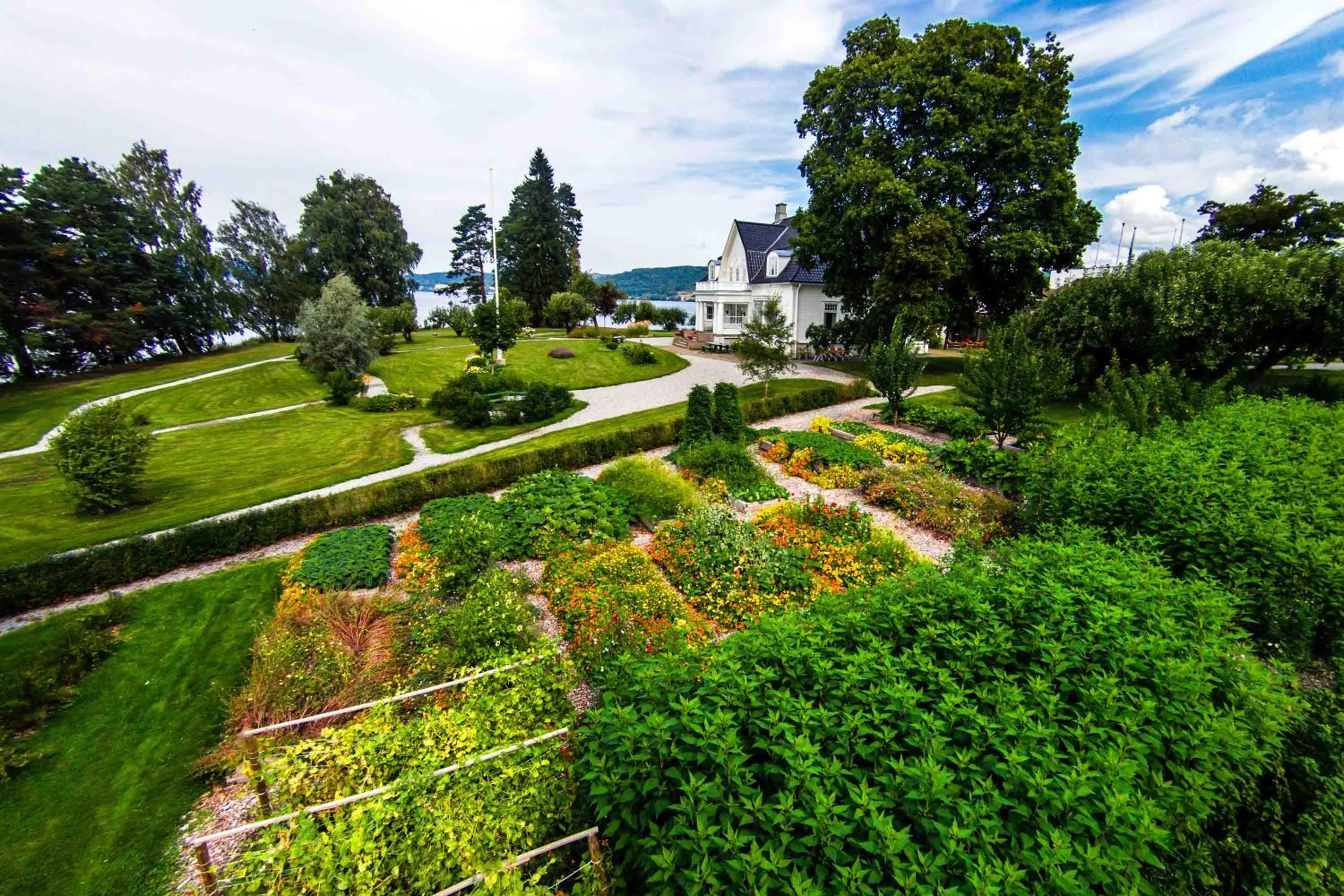 Property building in Thorbjørnrud Hotell