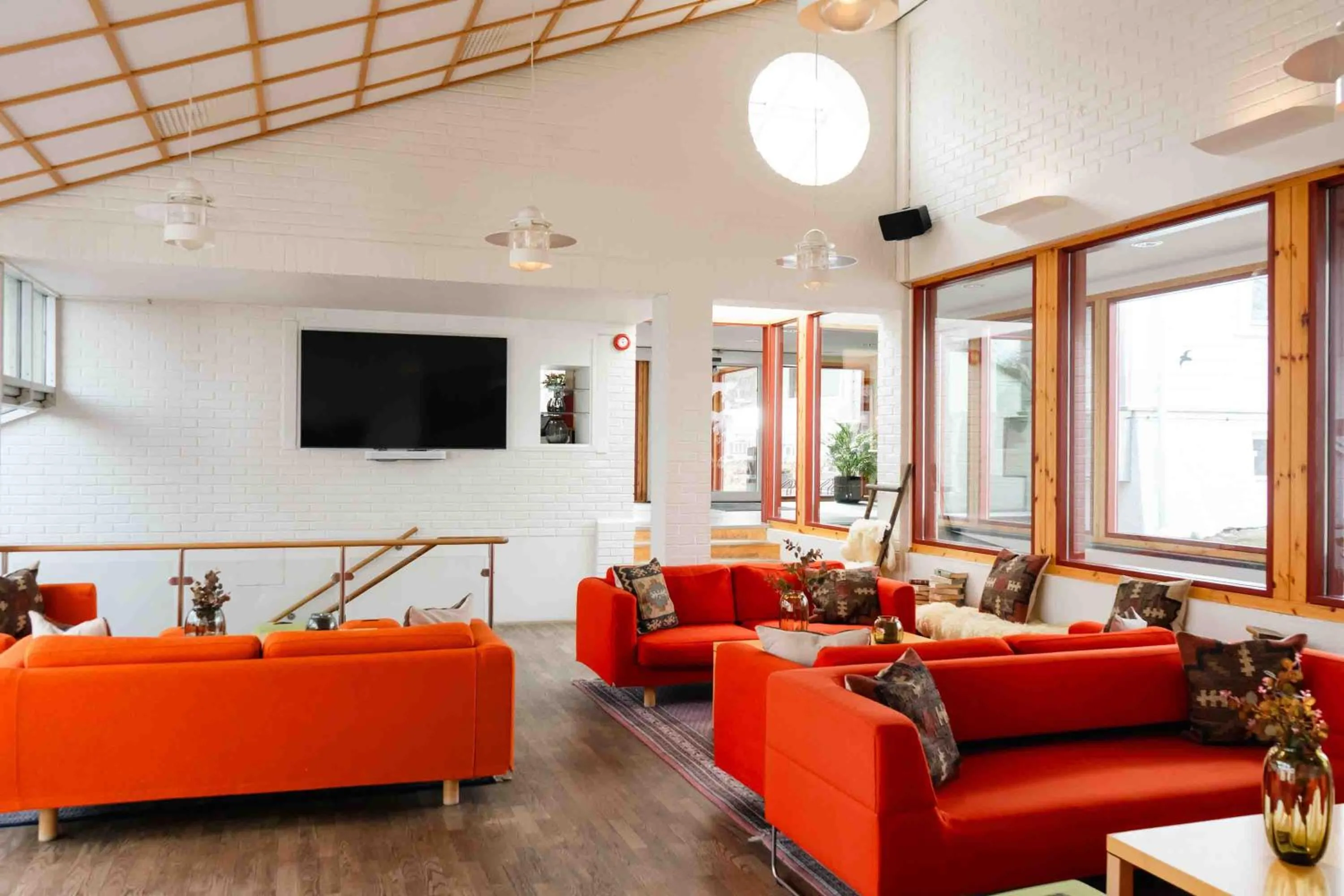 Communal lounge/ TV room in Thorbjørnrud Hotell