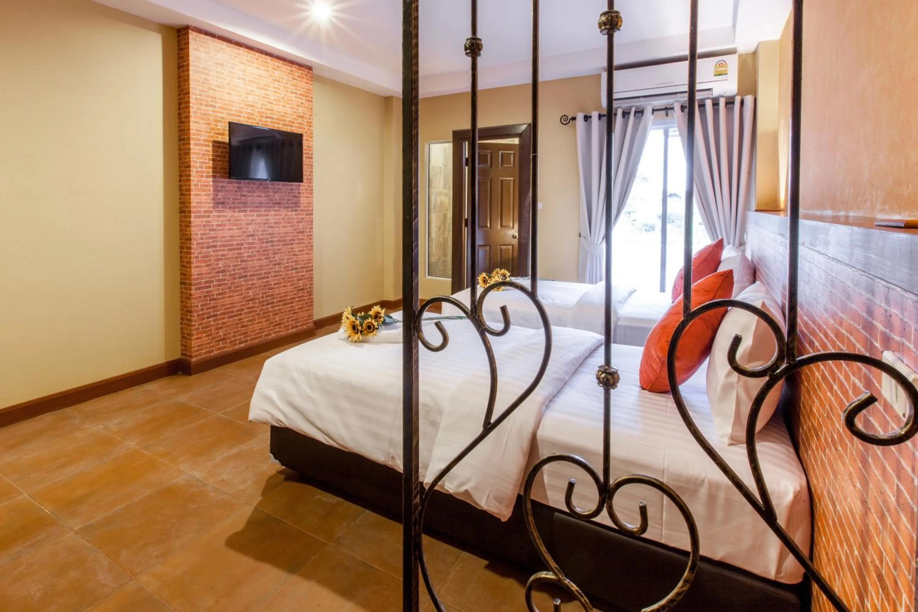 Bedroom, Bed in Gallery Lake View Hotel