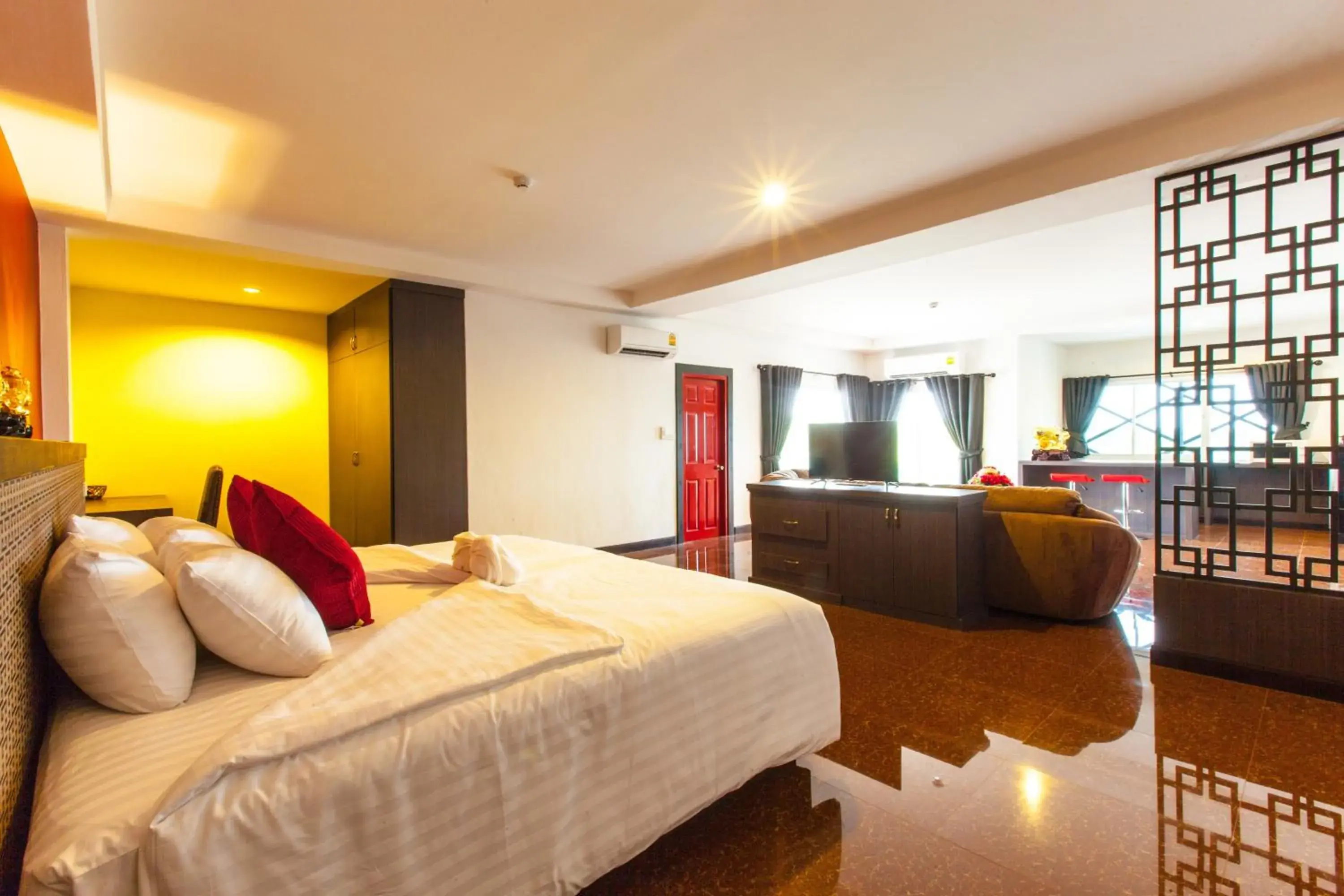 Suite with Lake View in Gallery Lake View Hotel Suite with Lake View in Gallery Lake View Hotel