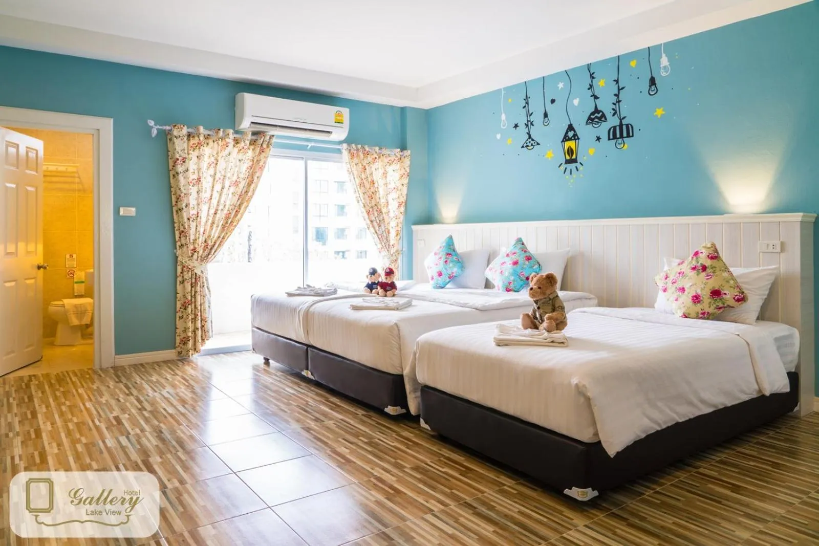 Bed in Gallery Lake View Hotel