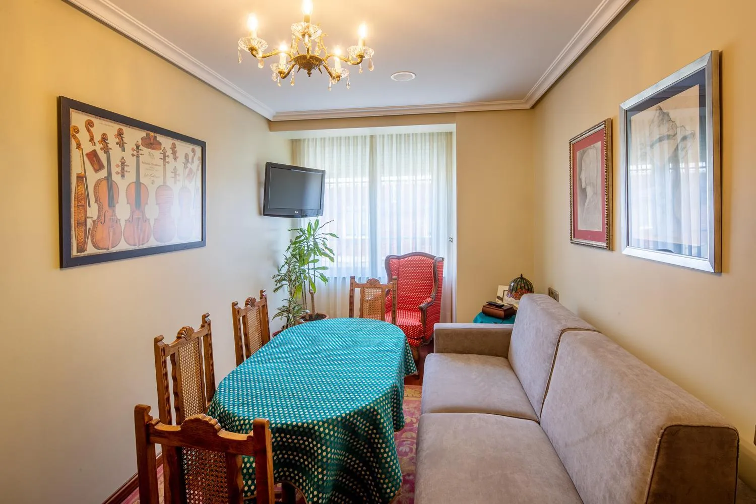 Communal lounge/ TV room in El Descanso de Wendy