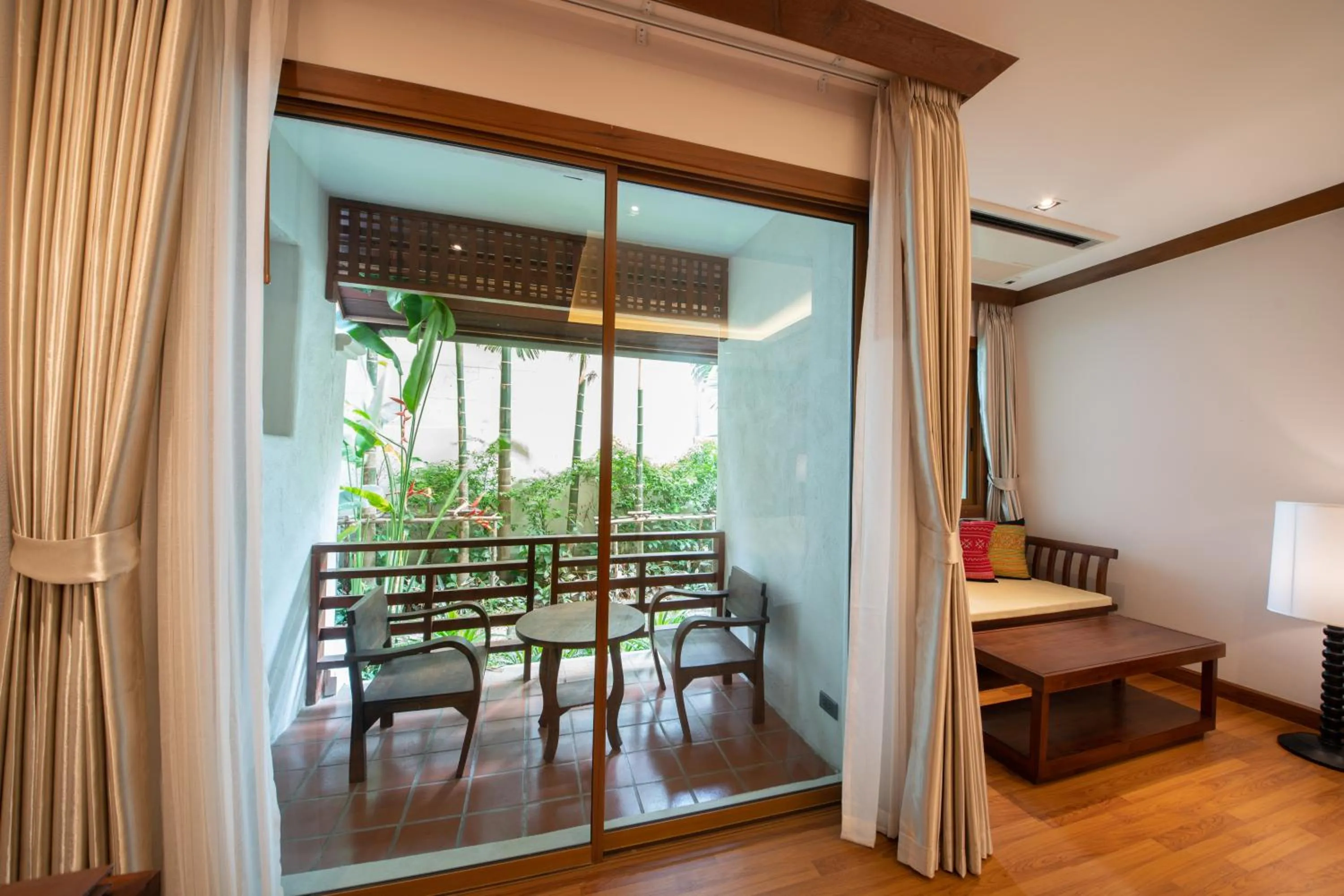 Inner courtyard view in Phra Singh Village