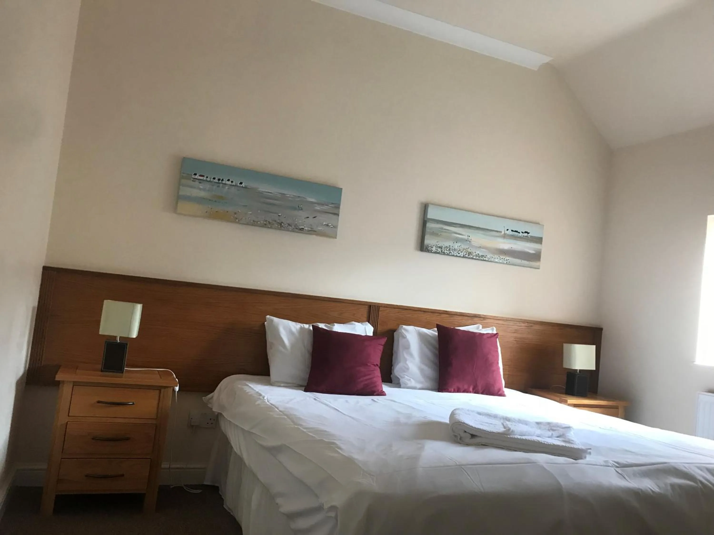 Photo of the whole room, Bed in The Atherstone Red Lion Hotel