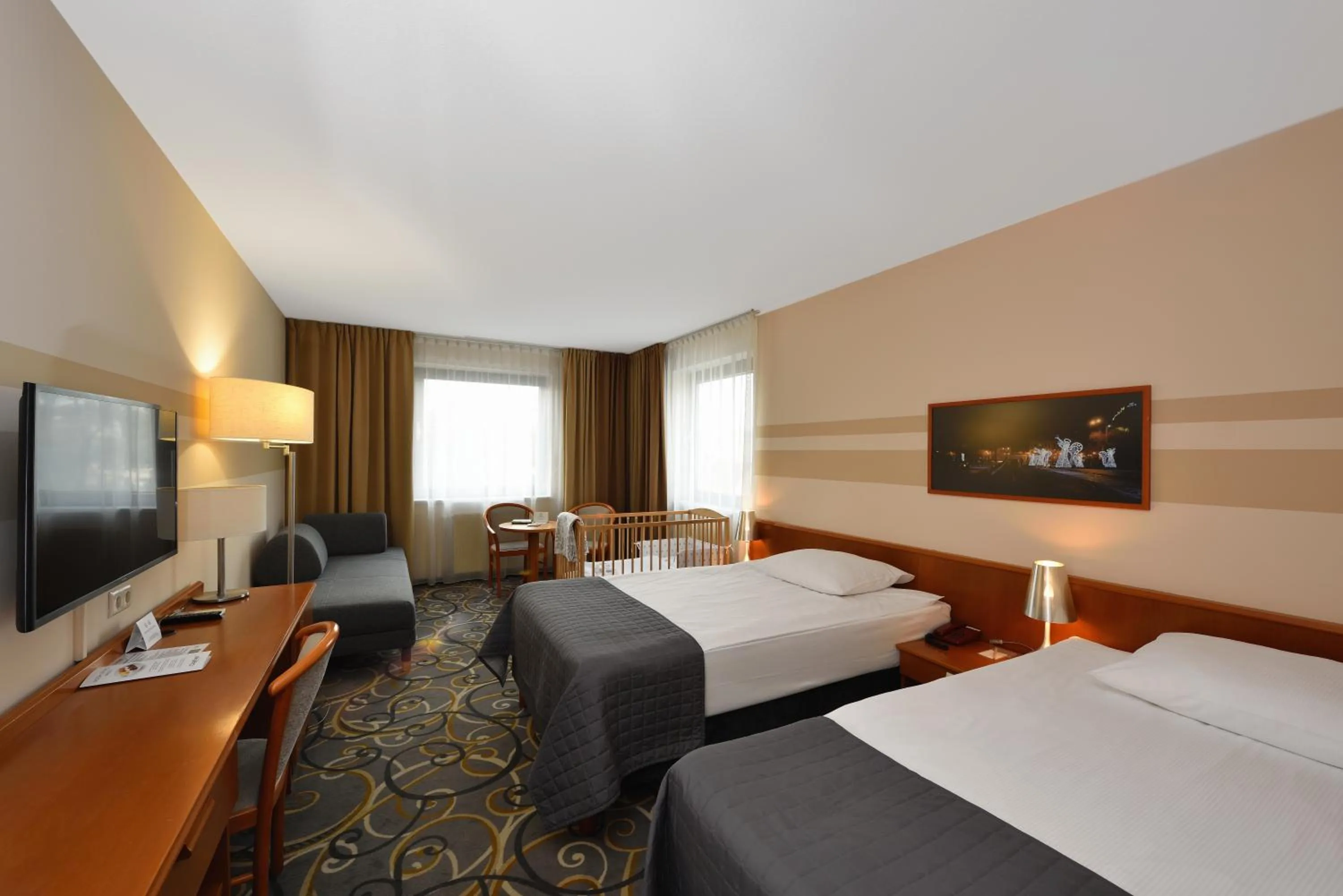 Photo of the whole room, Bed in City Hotel