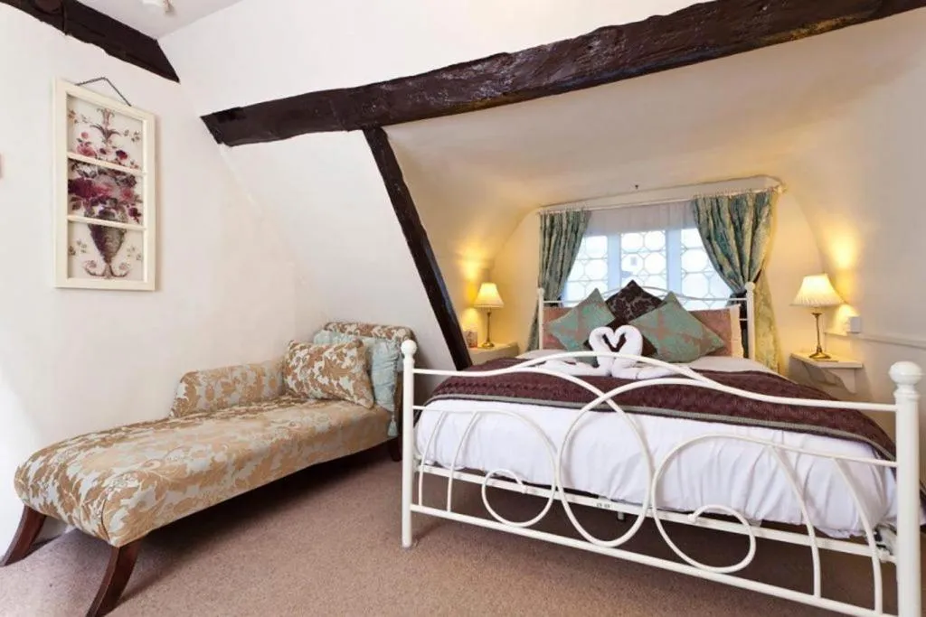 Bed in House of Agnes