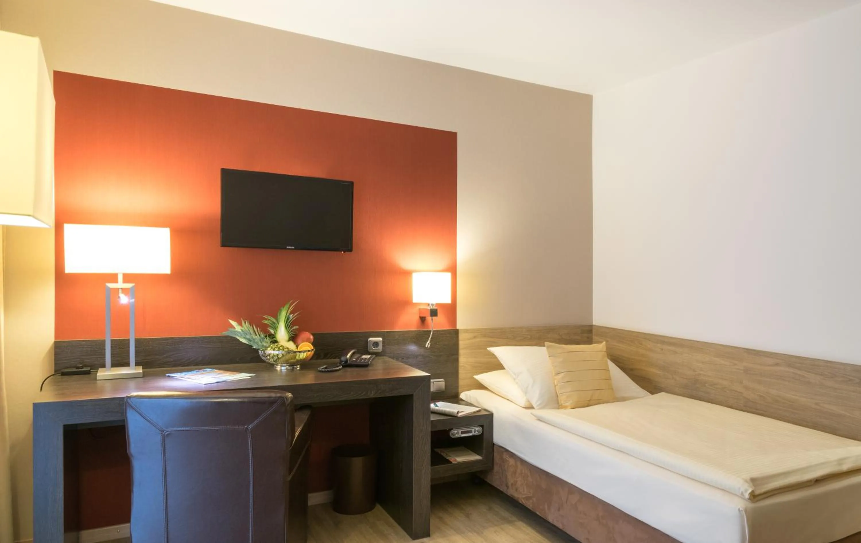 Bedroom, Bed in Hotel Holl