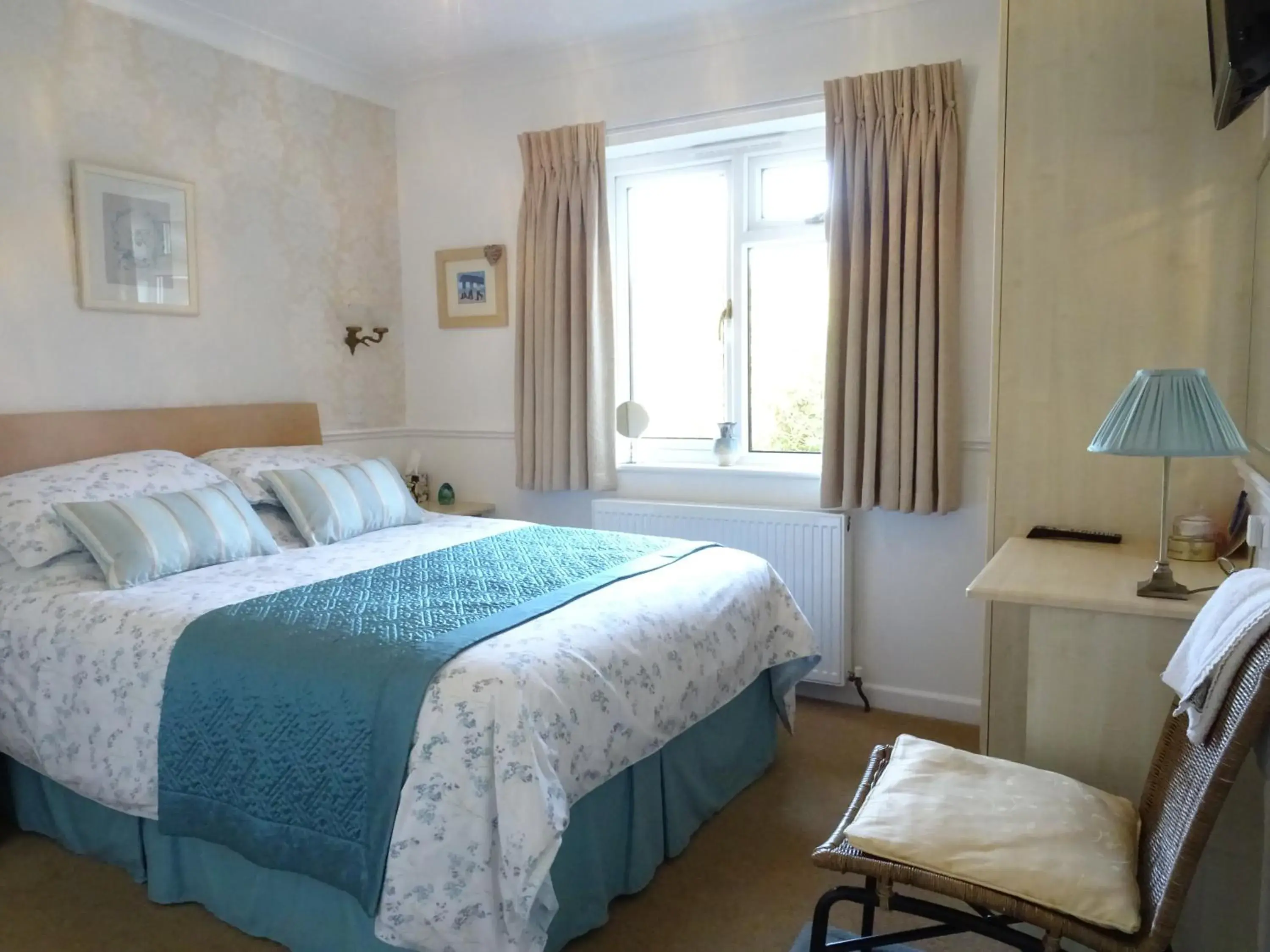 Deluxe Double Room with Shower in Honey Lodge Deluxe Double Room with Shower in Honey Lodge