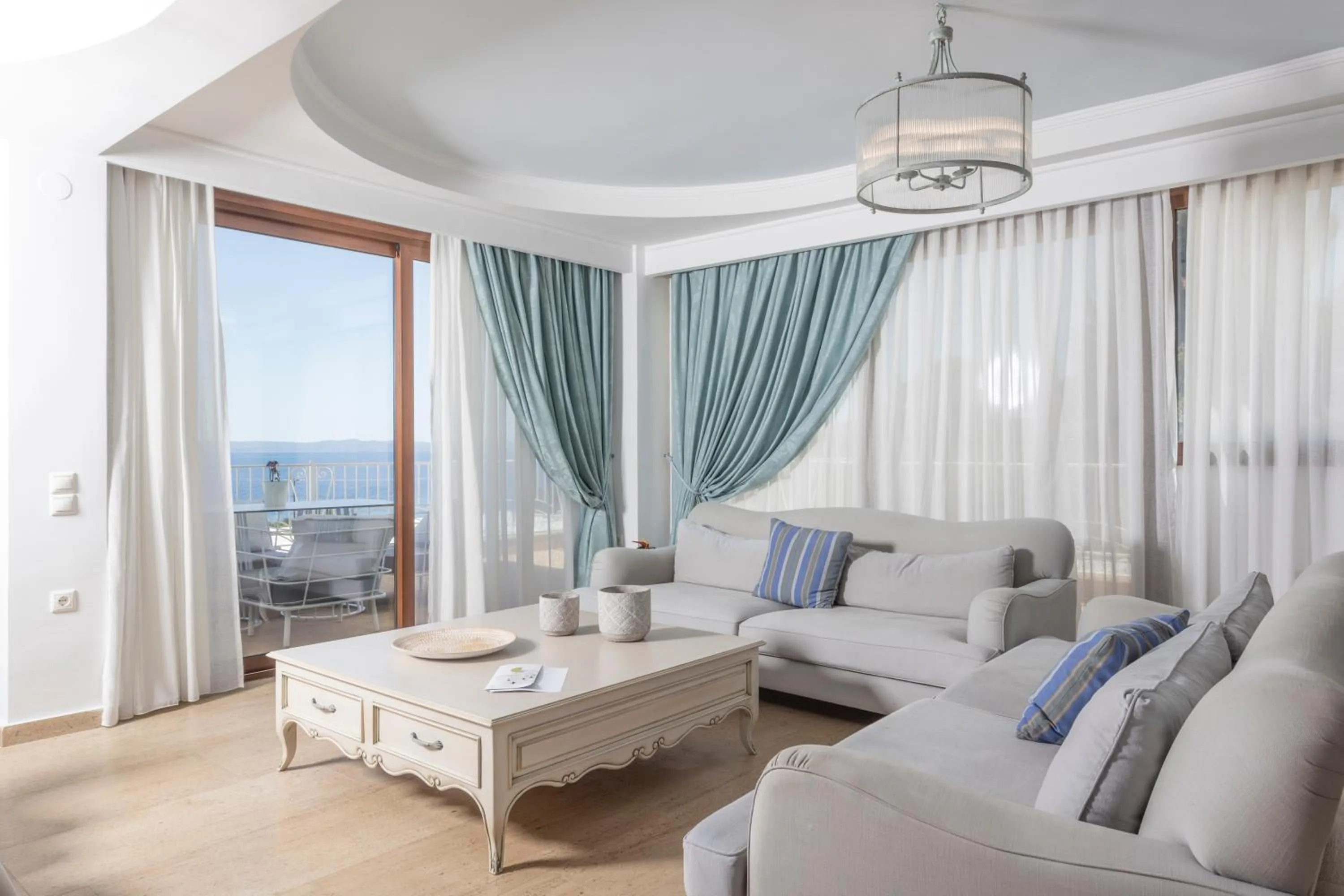 Villa D'Oro - Luxury Villas & Suites