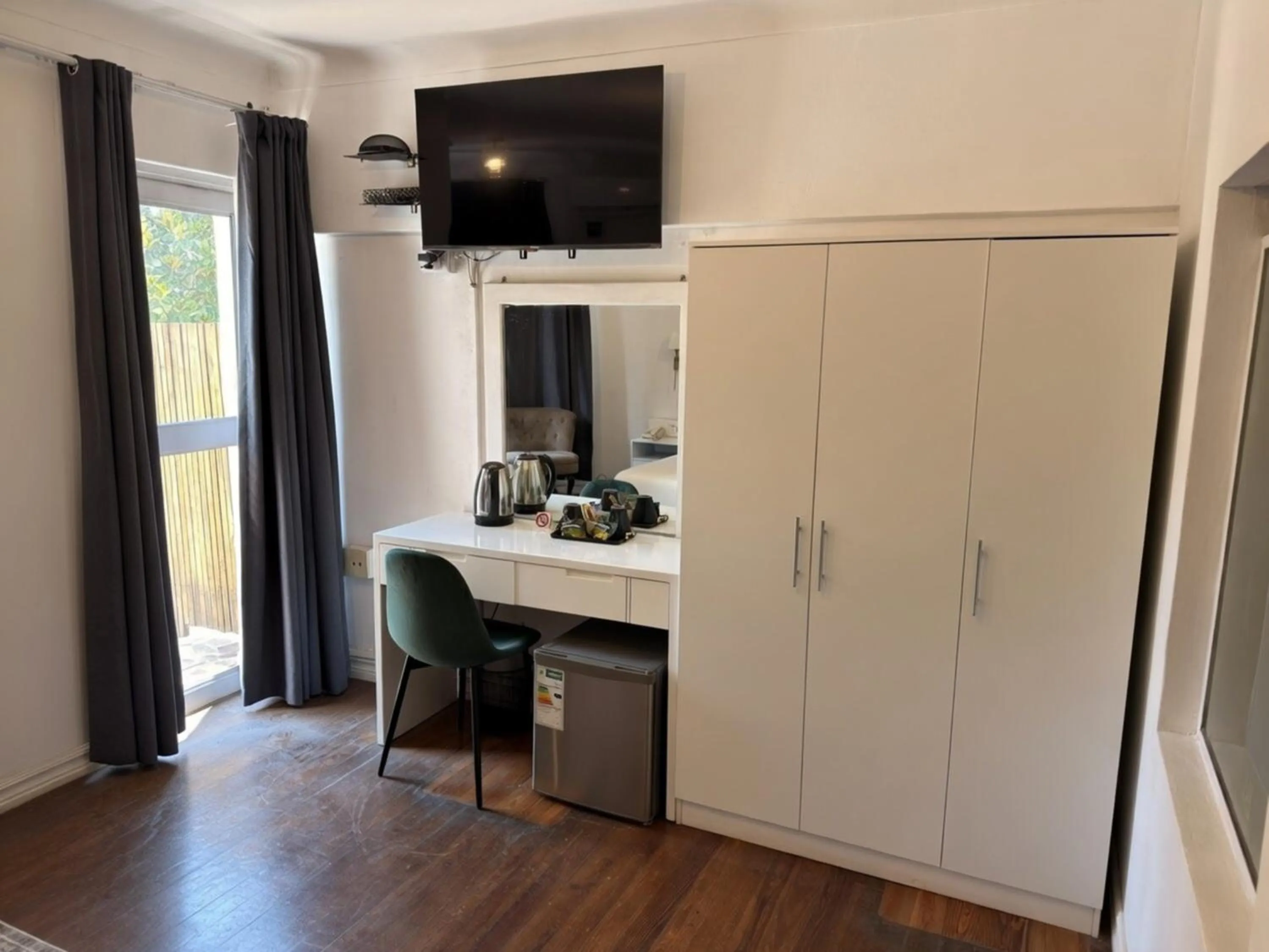 Bedroom in Lido Hotel