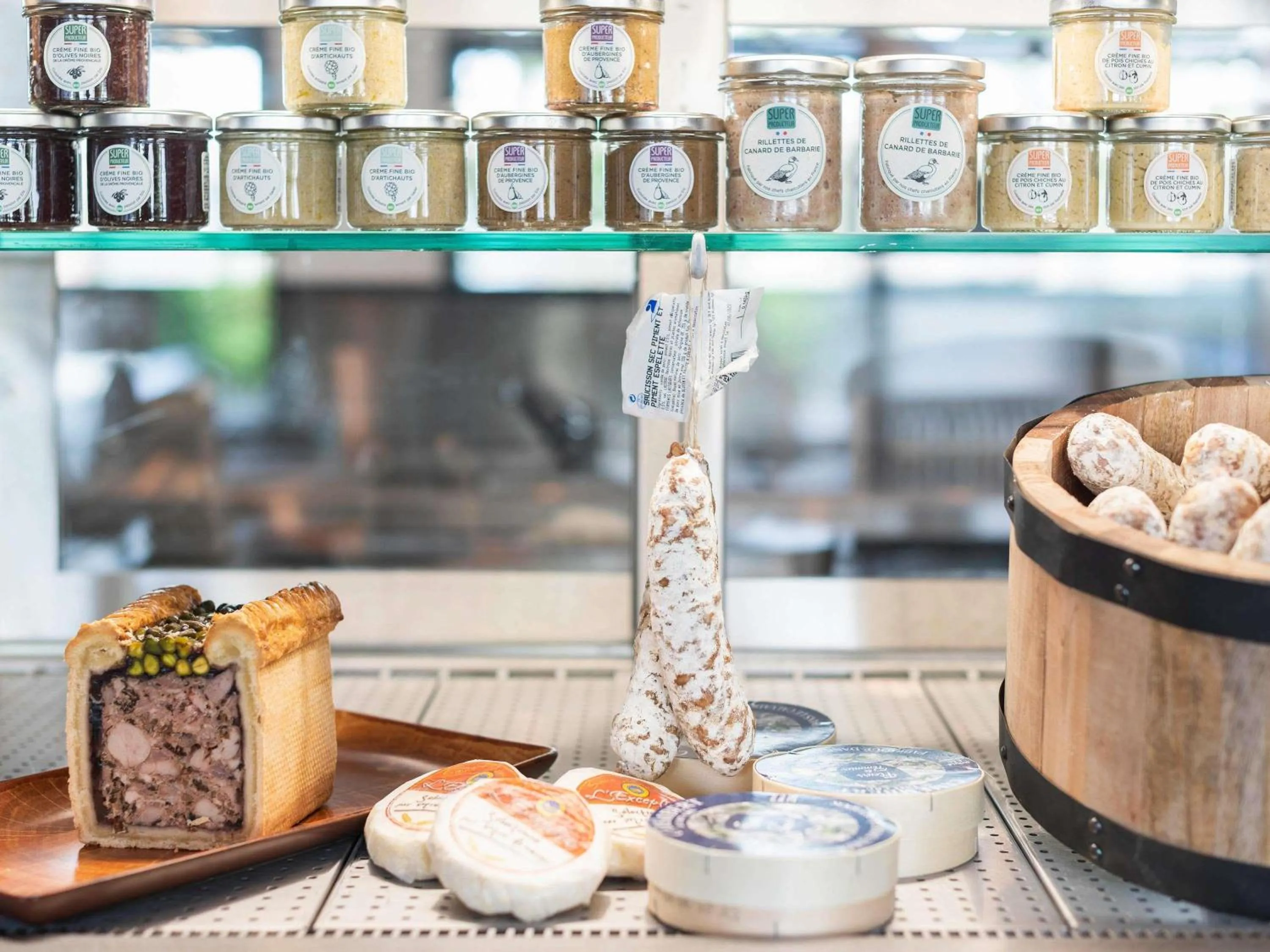 Lounge or bar in ibis Lyon Sud Oullins