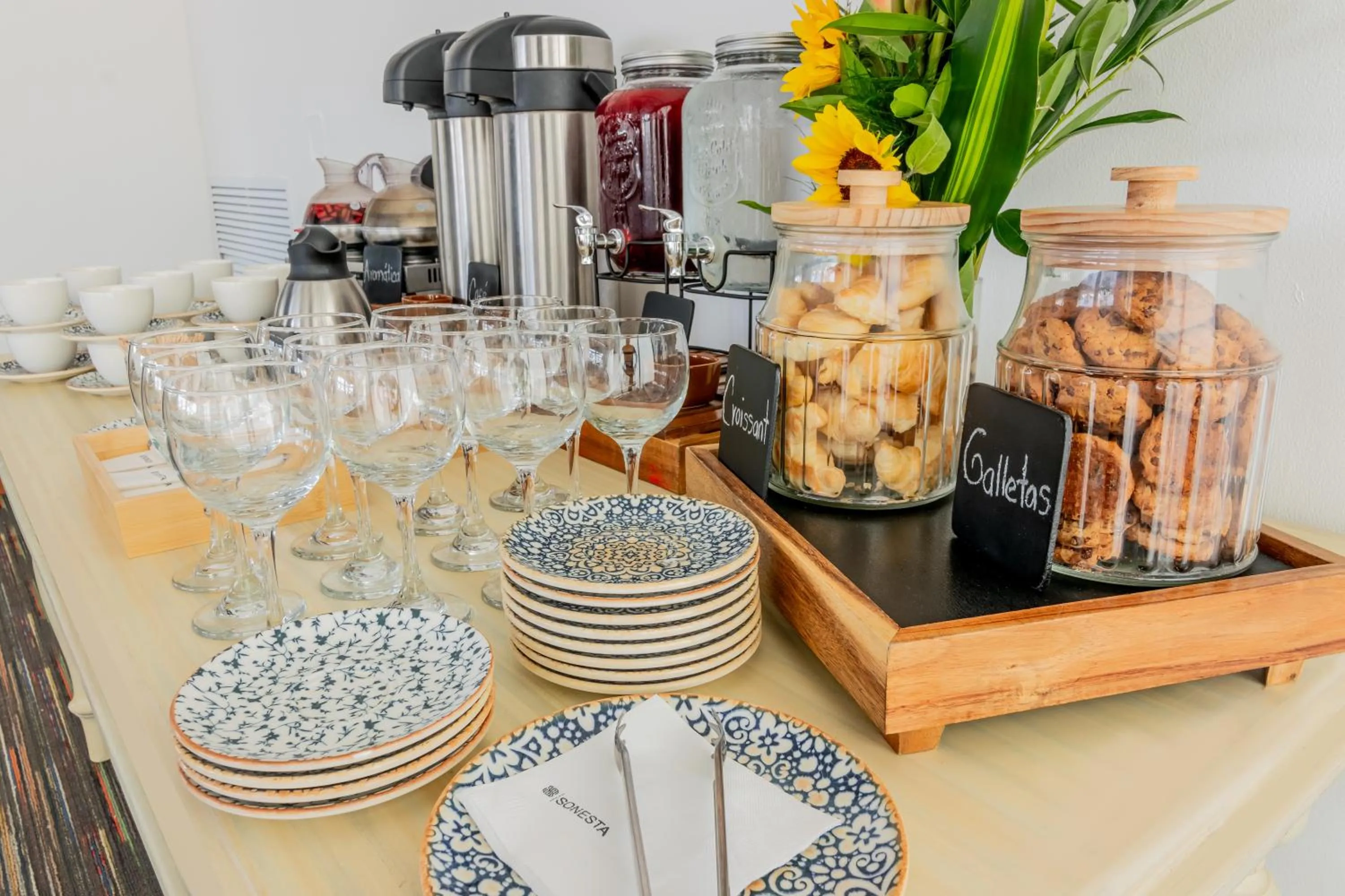 Coffee/tea facilities in Sonesta Hotel Cartagena
