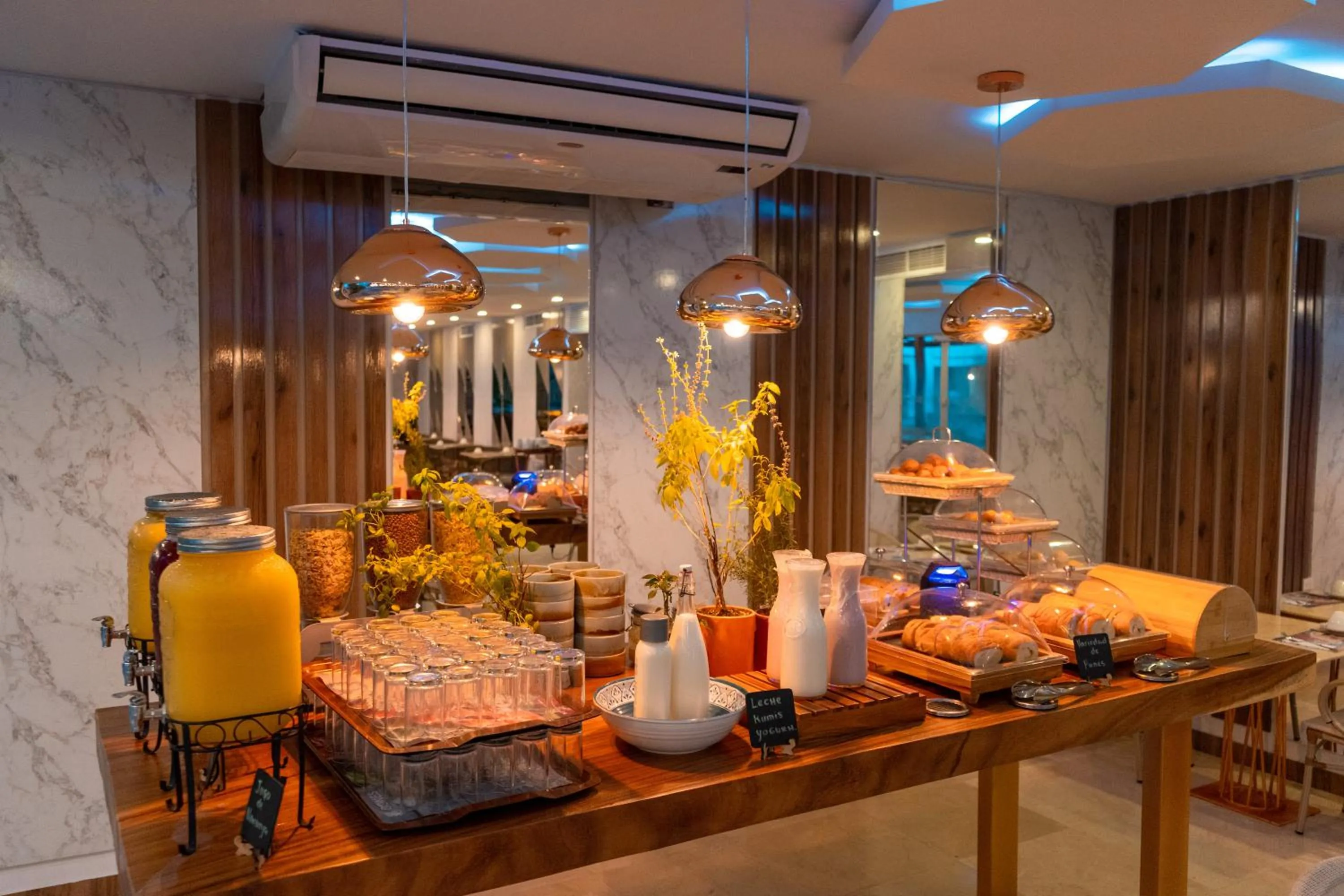 Buffet breakfast in Sonesta Hotel Cartagena