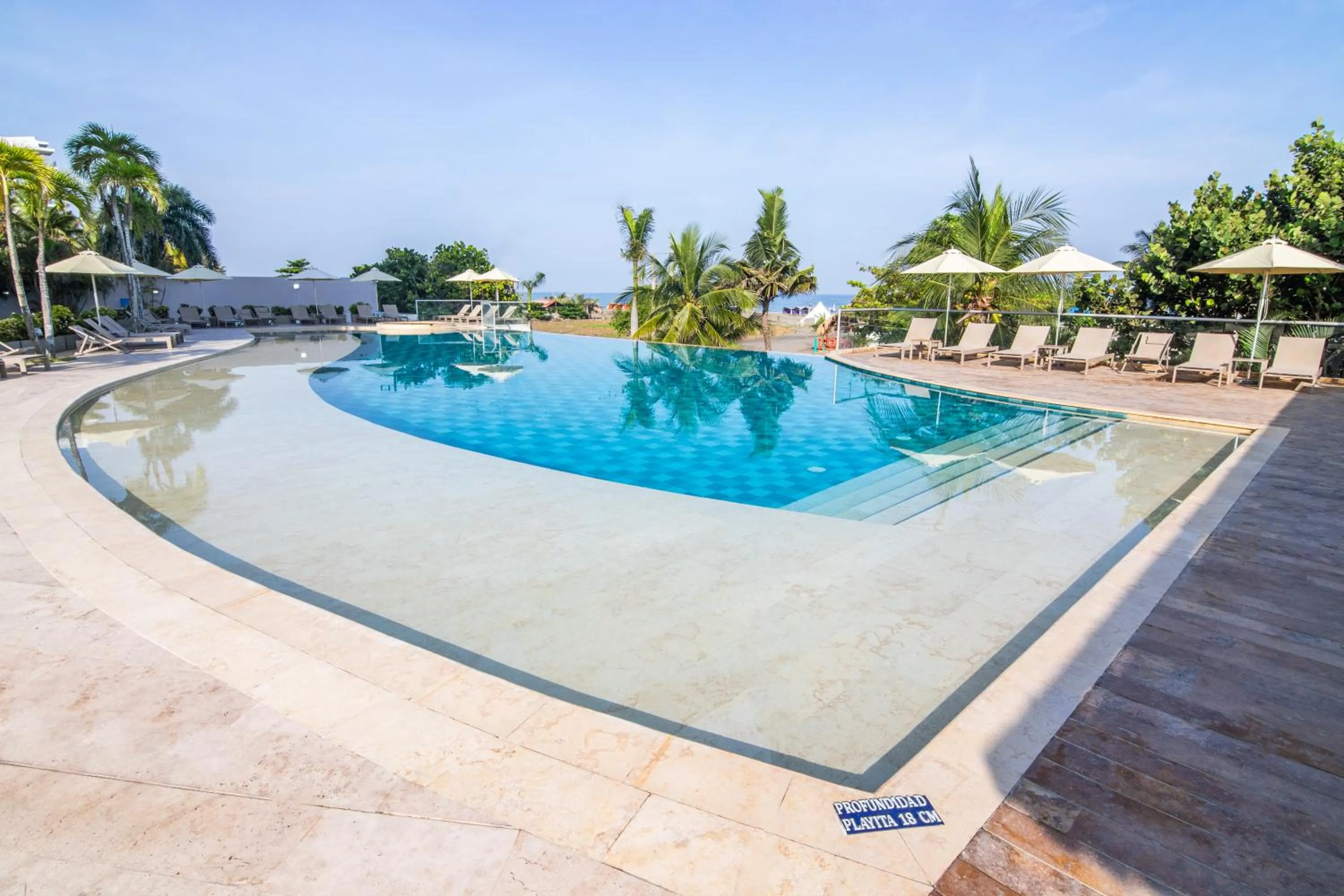 Swimming pool in Sonesta Hotel Cartagena