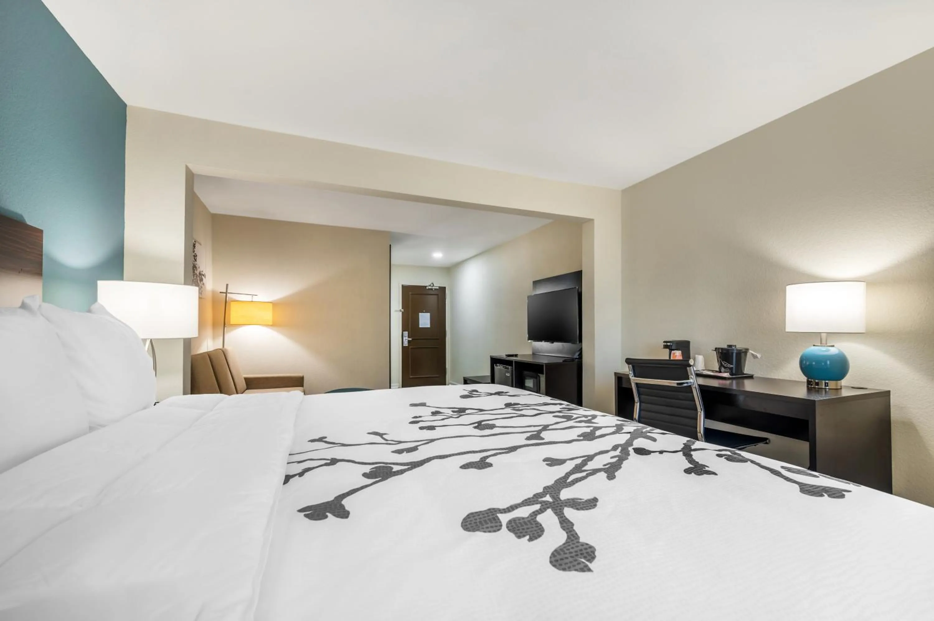 Bedroom, Bed in Sleep Inn & Suites