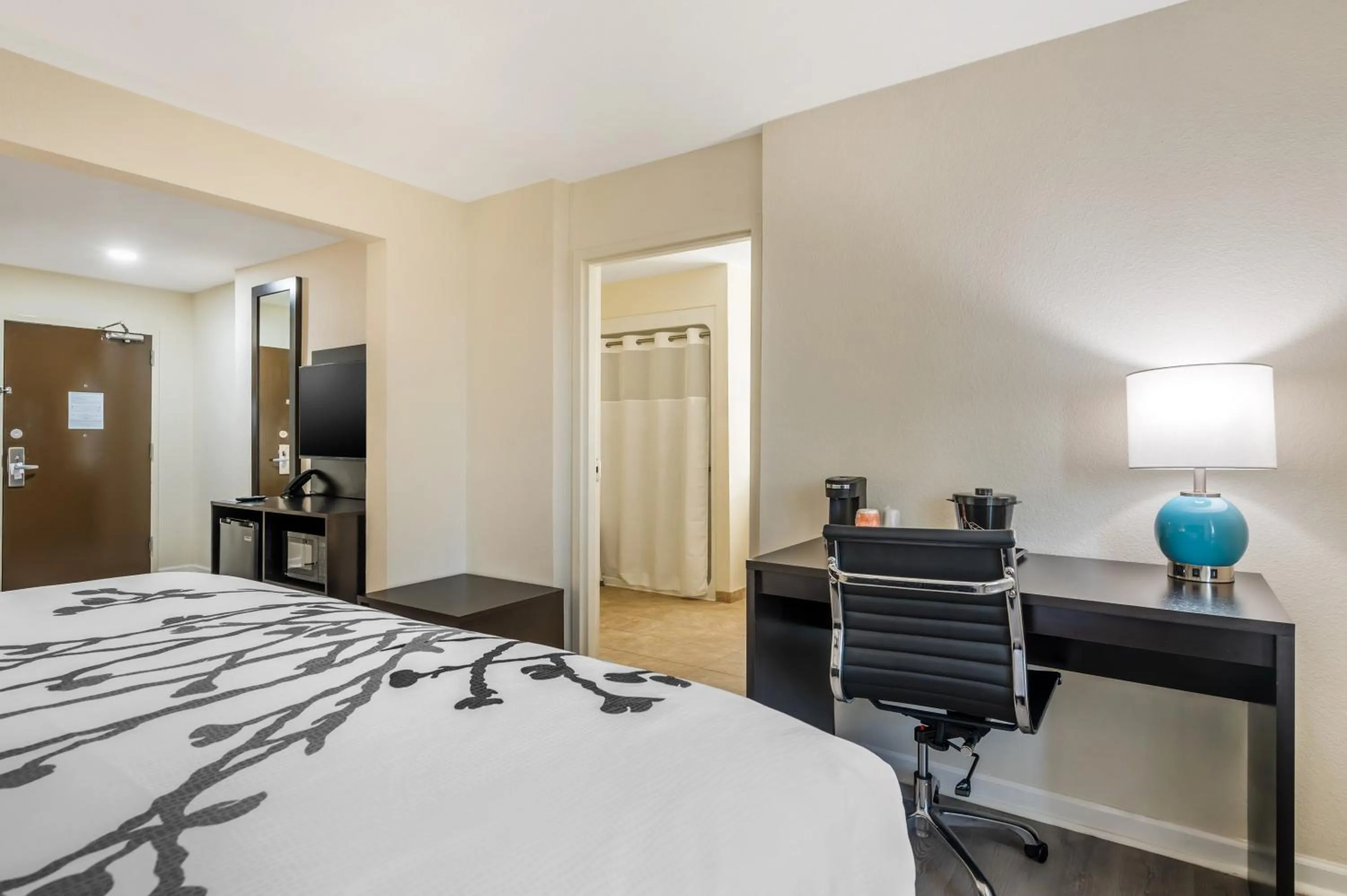 Photo of the whole room, Bed in Sleep Inn & Suites