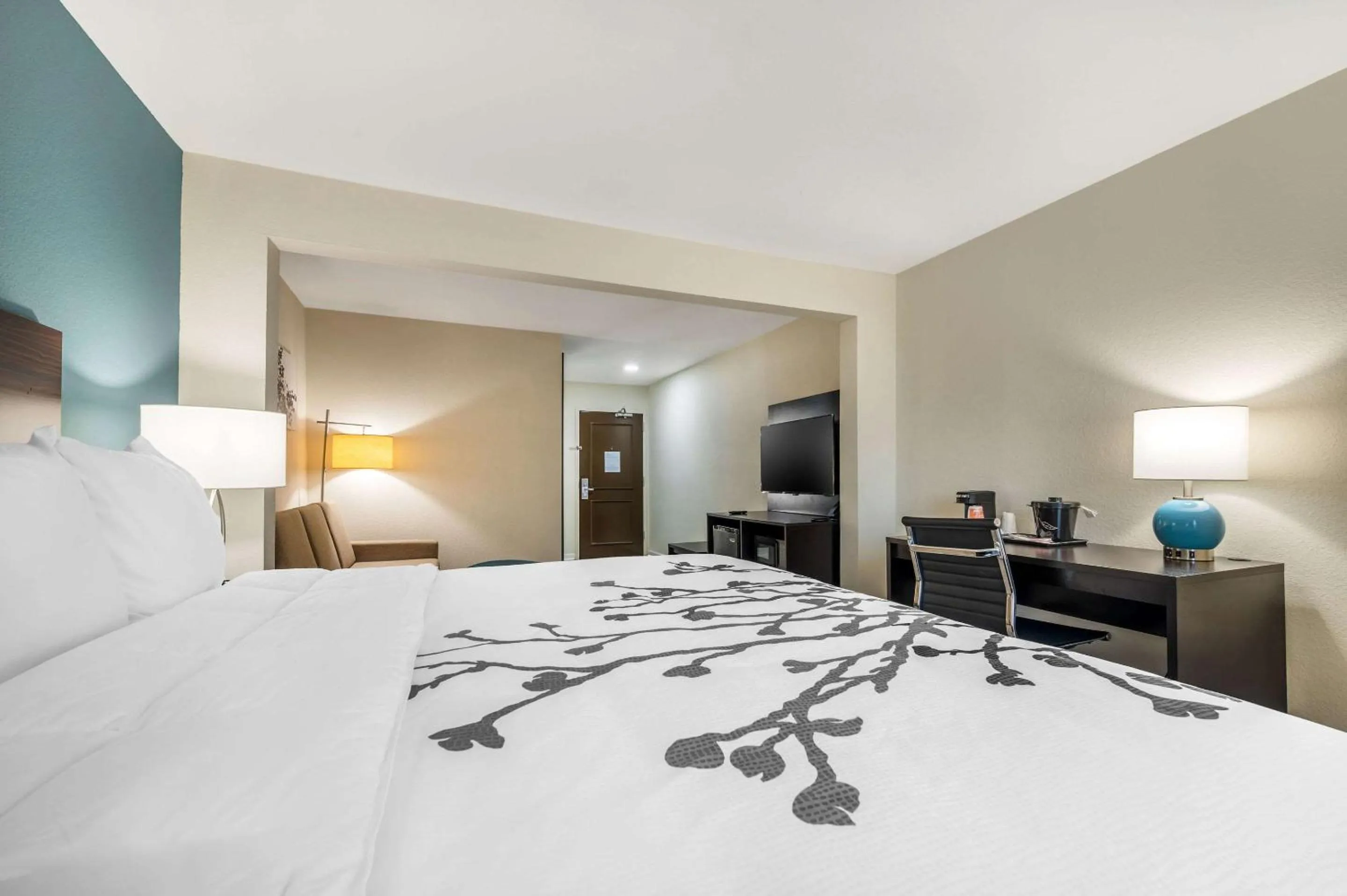 Bedroom, Bed in Sleep Inn & Suites