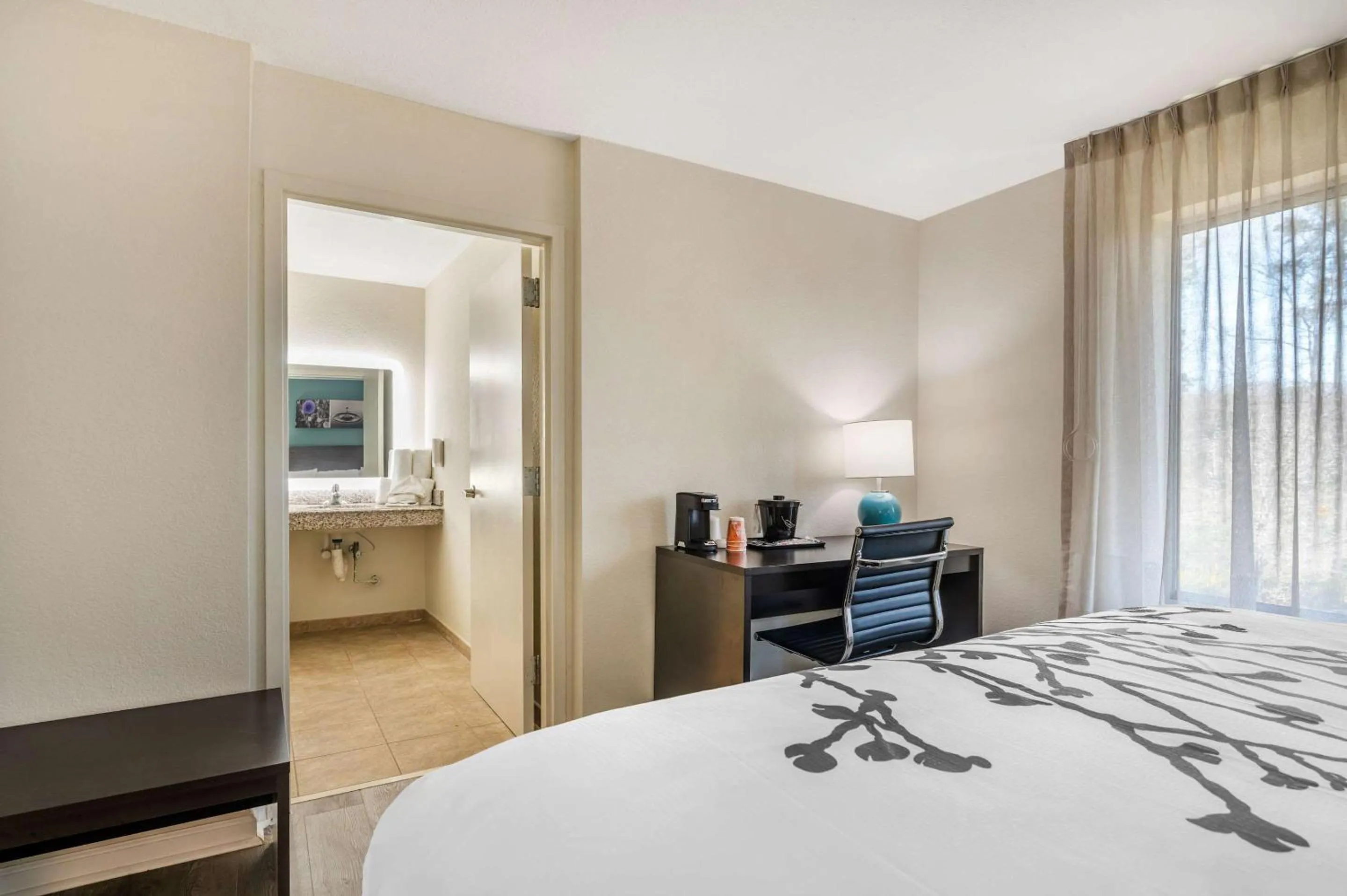 Bedroom, Bed in Sleep Inn & Suites