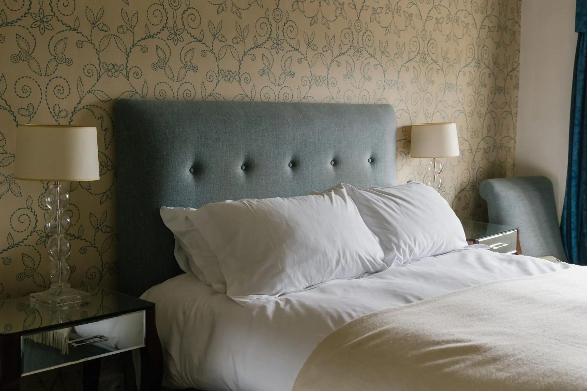 Bedroom, Bed in The White Swan Inn