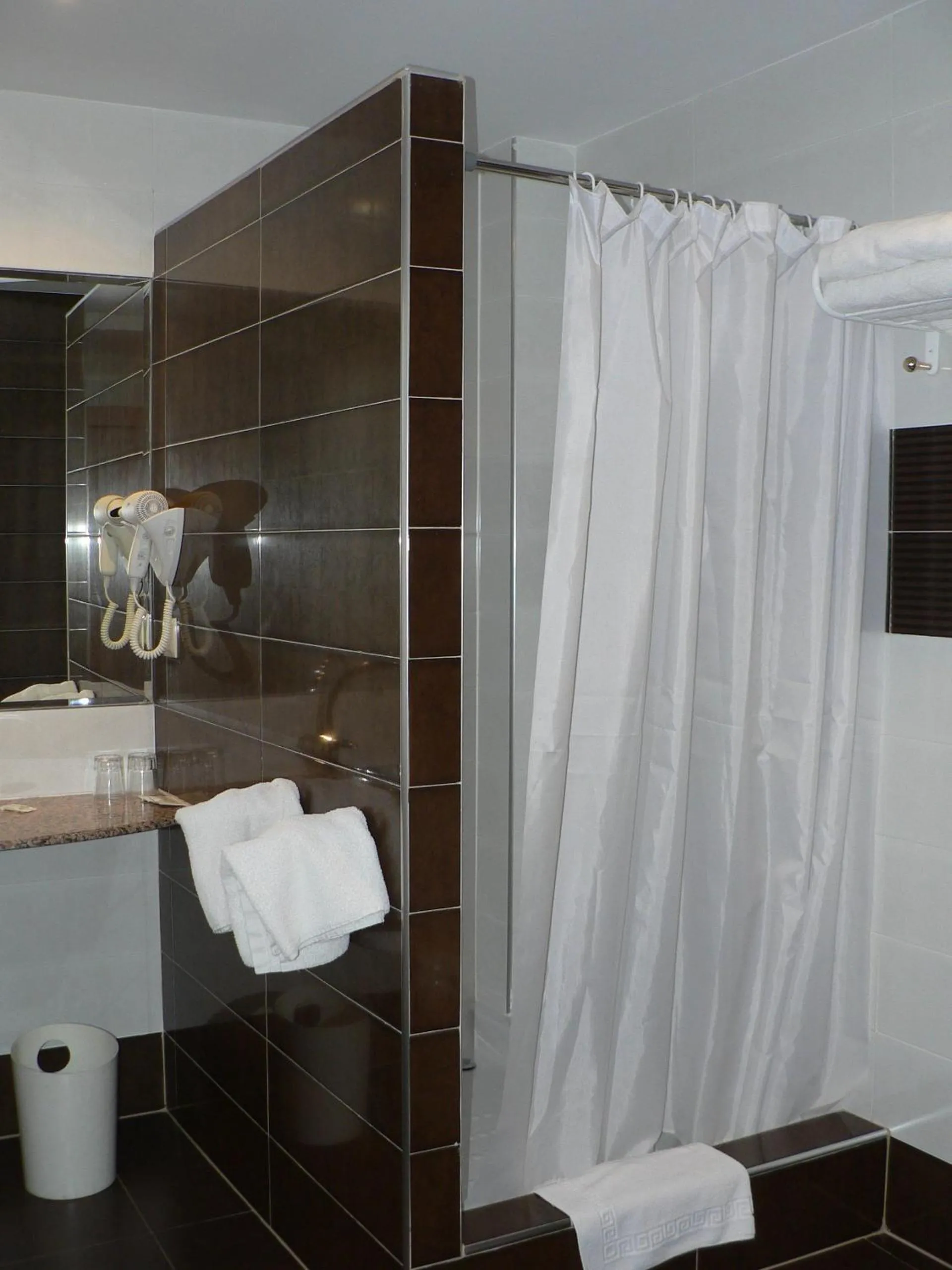 Bathroom in Hotel Isasa