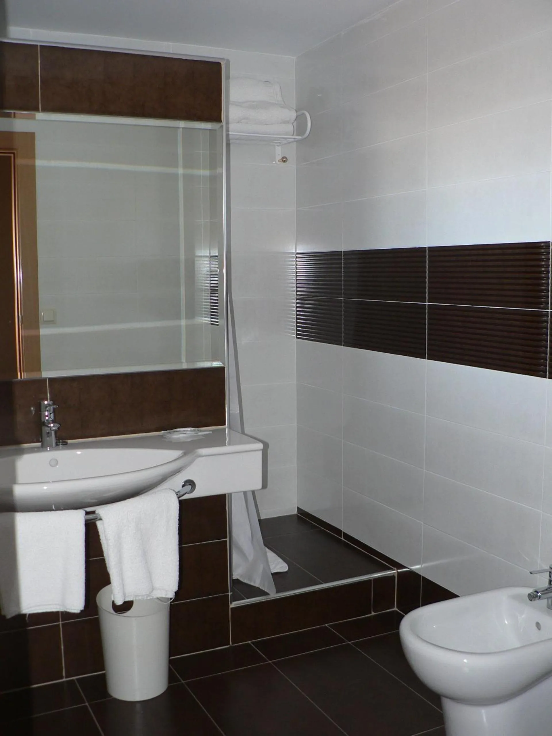 Bathroom in Hotel Isasa