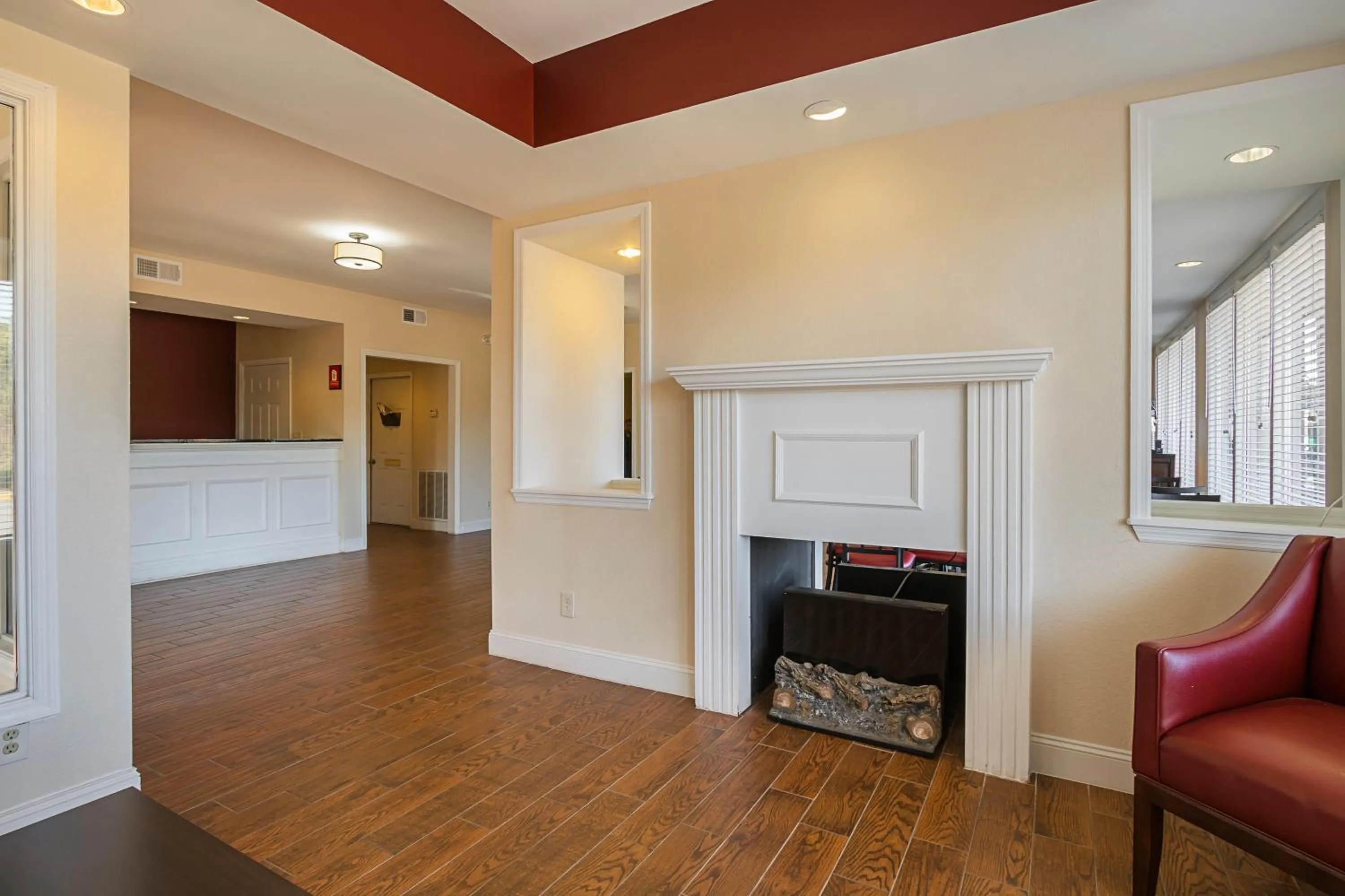 Lobby or reception in Red Roof Inn & Suites Scottsboro