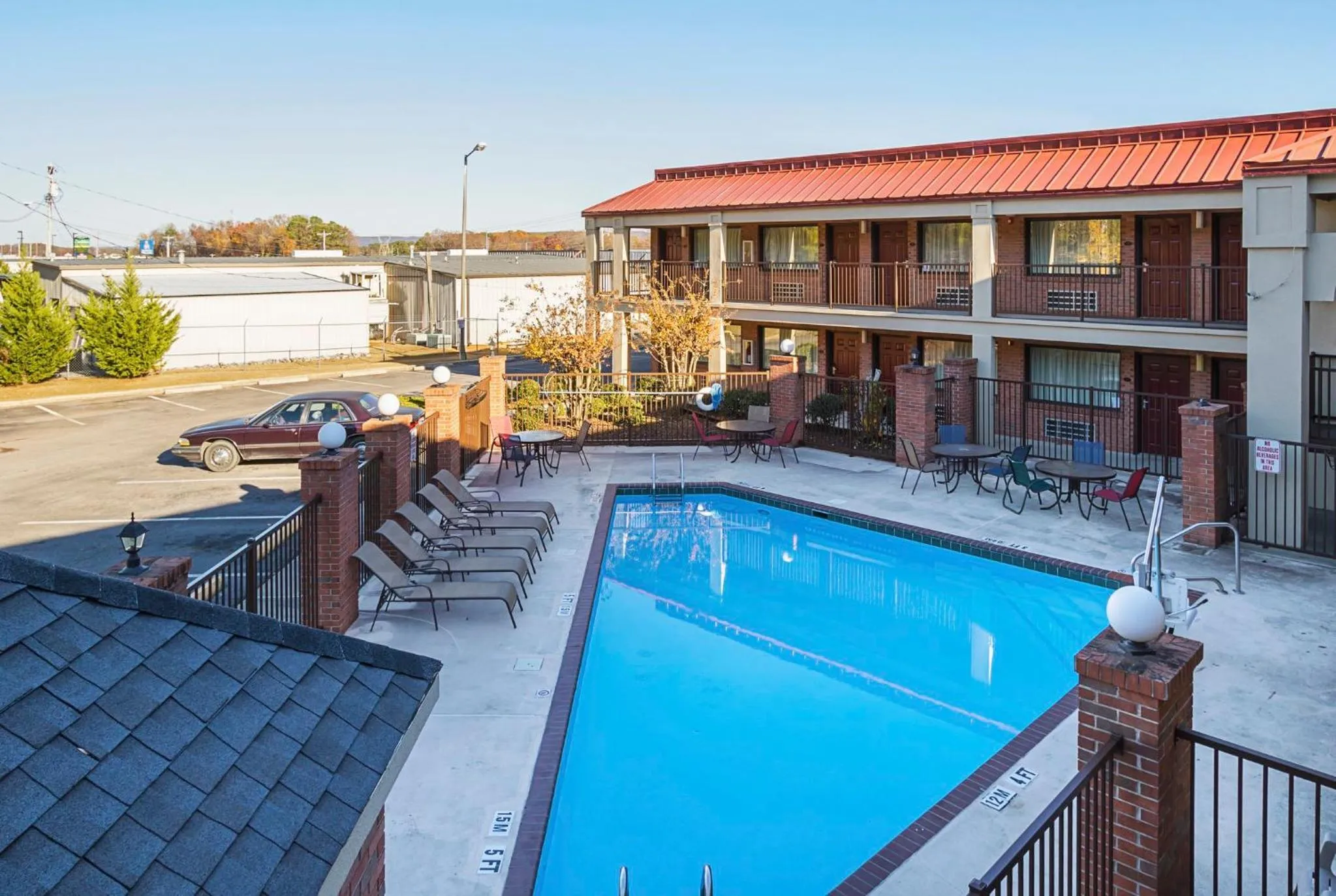 Swimming pool in Red Roof Inn & Suites Scottsboro