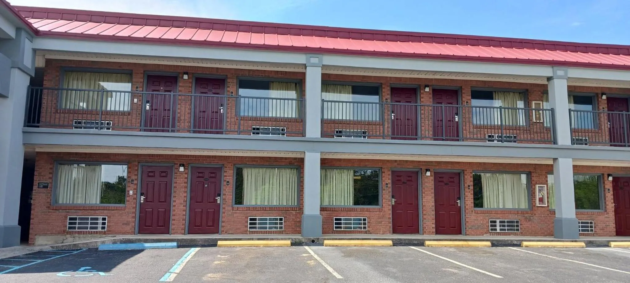 Property building in Red Roof Inn & Suites Scottsboro